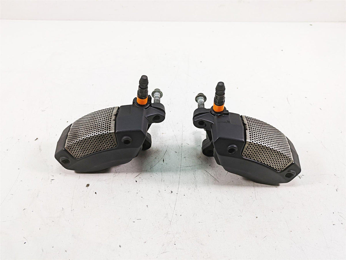 2008 Harley FLHTCU Electra Glide Front Brake Caliper Set 43027-08 44023-08 {{ shop.shopifyCountryName }} - Mototech271