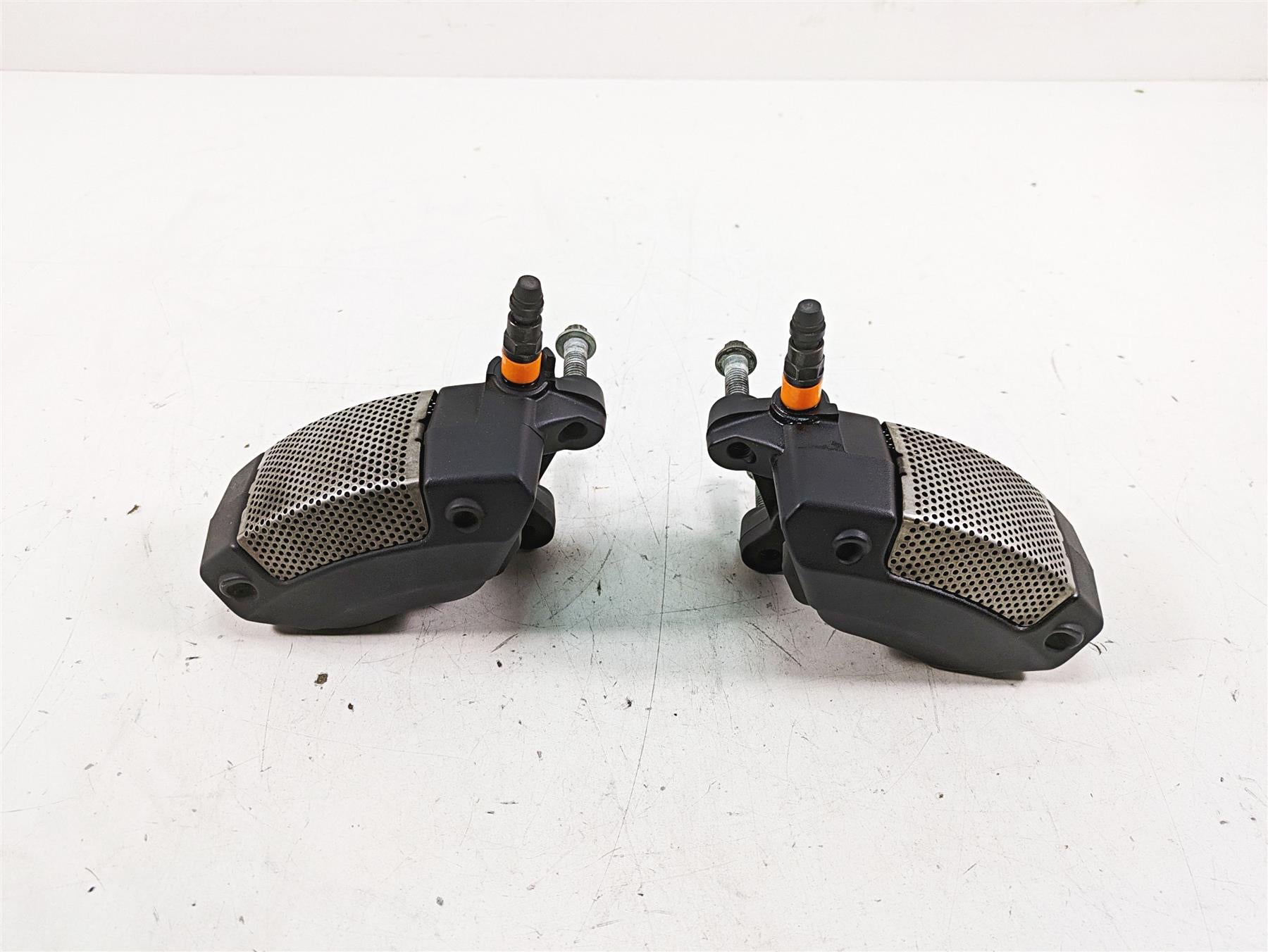 2008 Harley FLHTCU Electra Glide Front Brake Caliper Set 43027-08 44023-08 {{ shop.shopifyCountryName }} - Mototech271