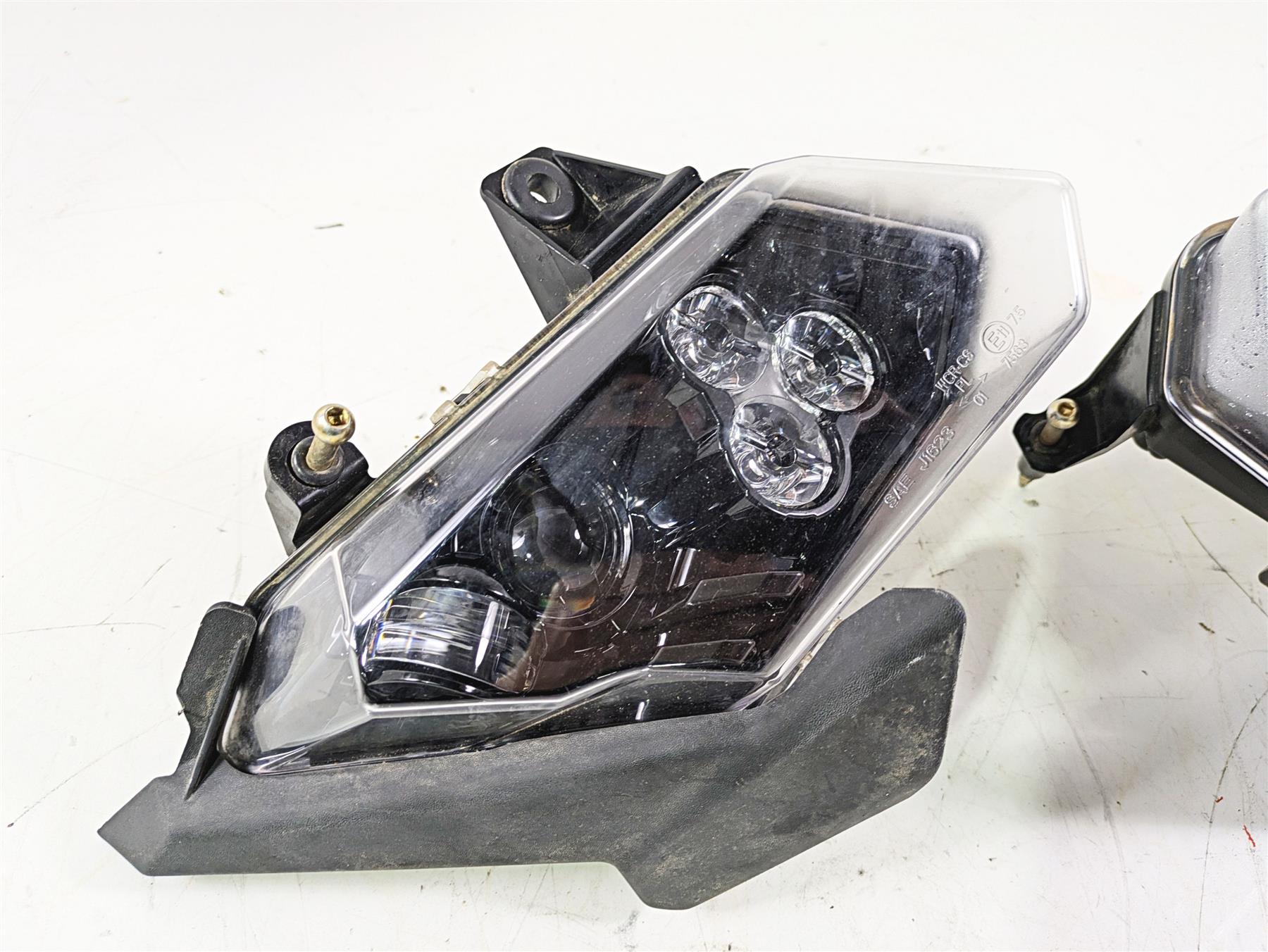2023 Can Am Maverick X3 XMR Turbo RR Headlight Head Light Lamp 710008811 {{ shop.shopifyCountryName }} - Mototech271