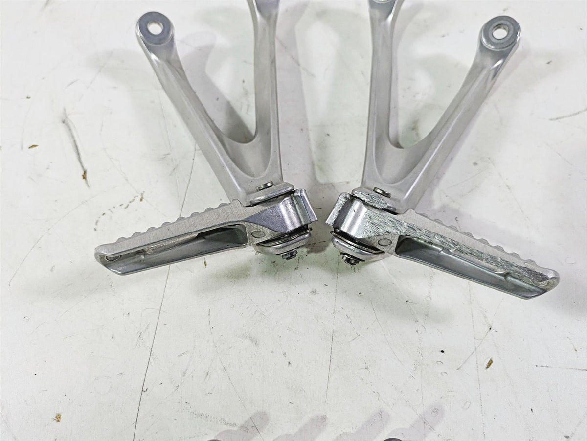 2008 Honda CBR1000RR SC59 Rear Passenger Footpeg Set 50750-MFL-000 50760-MFL-000 {{ shop.shopifyCountryName }} - Mototech271
