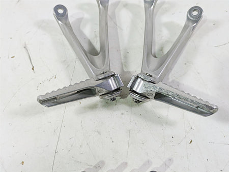 2008 Honda CBR1000RR SC59 Rear Passenger Footpeg Set 50750-MFL-000 50760-MFL-000 {{ shop.shopifyCountryName }} - Mototech271