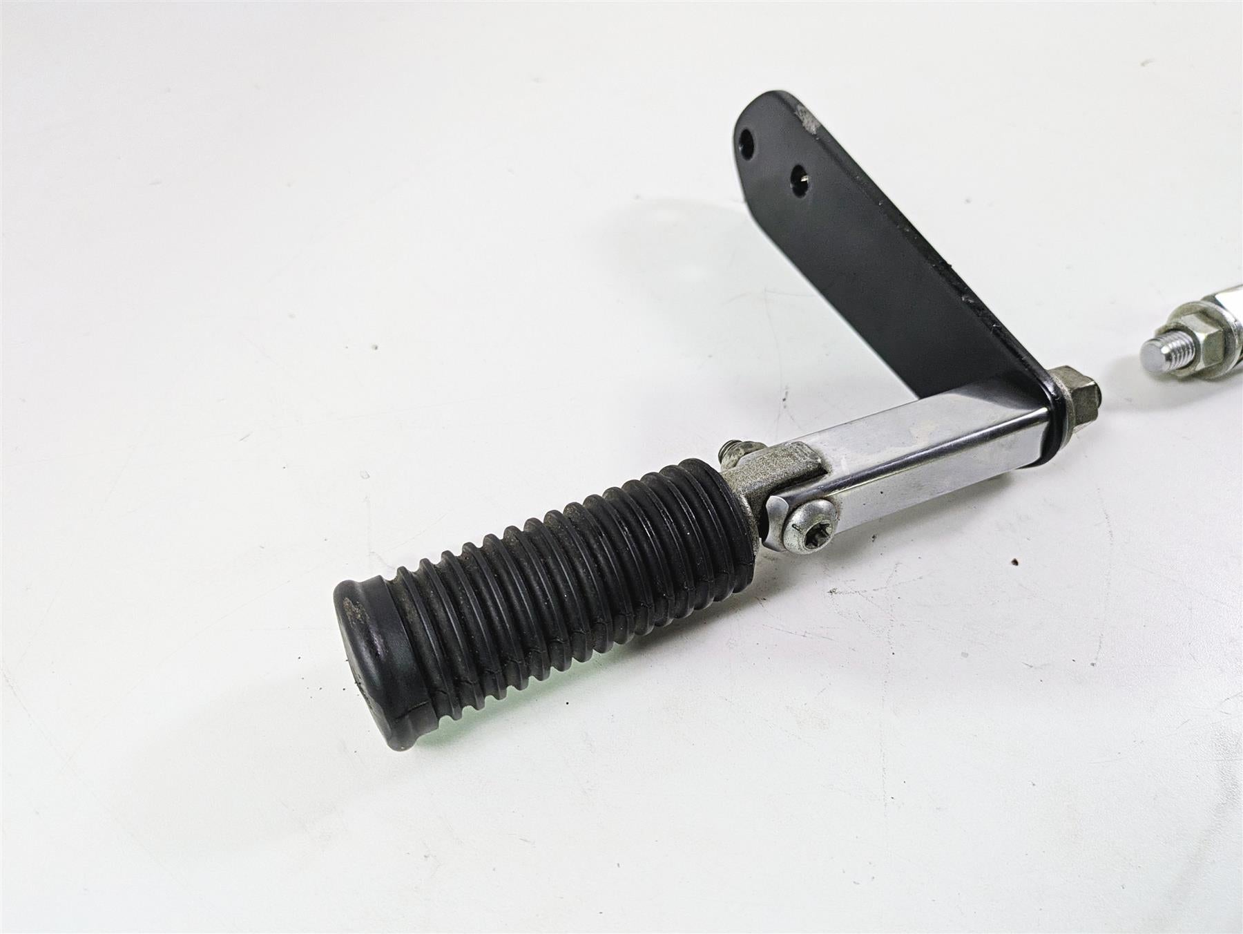2008 Harley FXDL Dyna Low Rider 105TH Highway Footpeg Rest Set 49354-01 {{ shop.shopifyCountryName }} - Mototech271