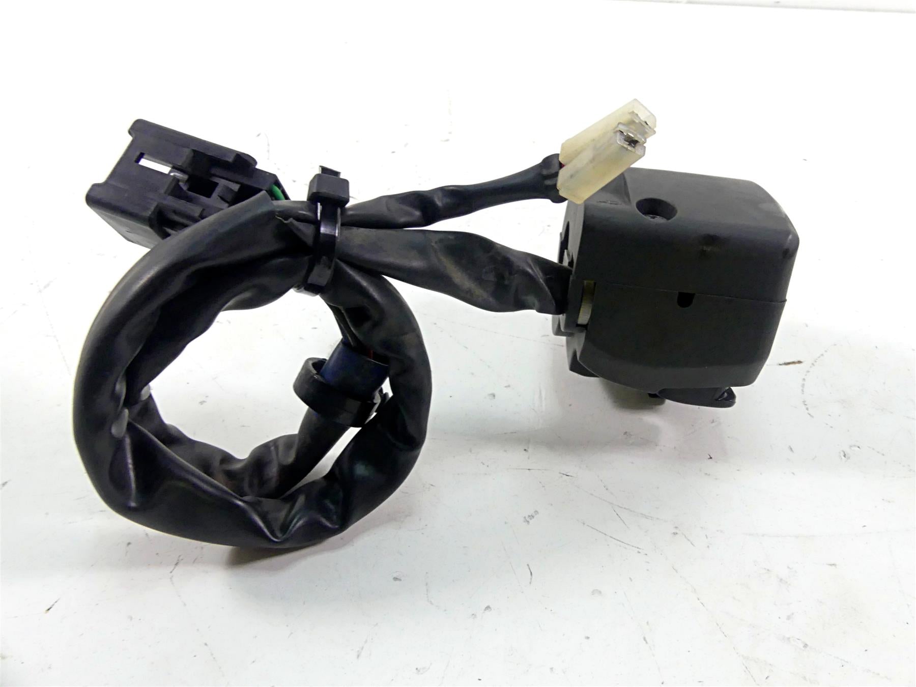 2010 Kawasaki ZX1400 ZX14 R Ninja Left Hand Blinker Control Switch 46091-0197 {{ shop.shopifyCountryName }} - Mototech271
