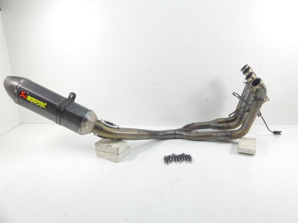 2012 BMW S1000RR K46 Akrapovic Carbon Evolution Racing Exhaust Set S-B10R1-RC {{ shop.shopifyCountryName }} - Mototech271