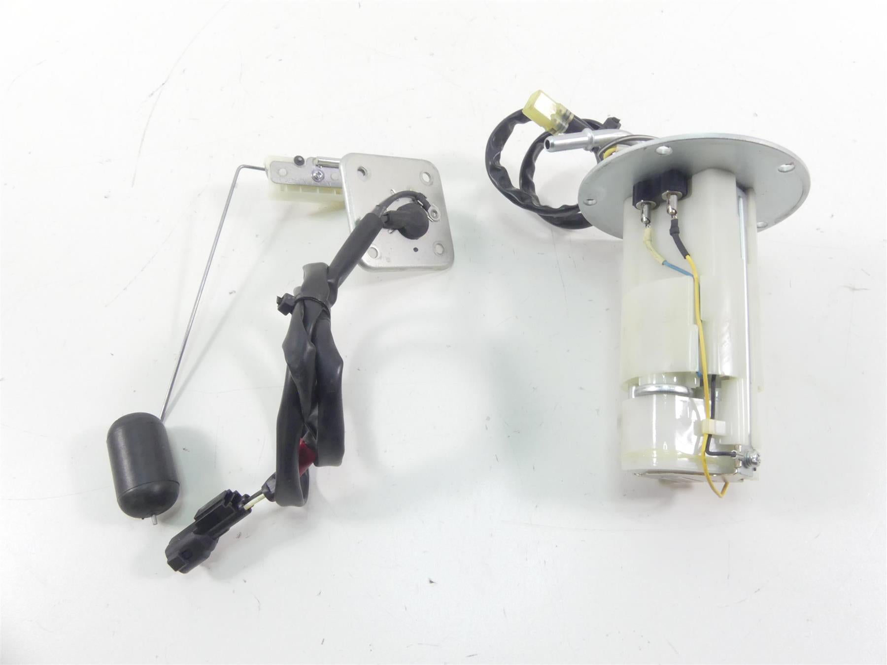 2021 Kawasaki ZX1400 ZX14R Ninja Fuel Gas Pump & Sending Unit -Tested 49040-0024 {{ shop.shopifyCountryName }} - Mototech271