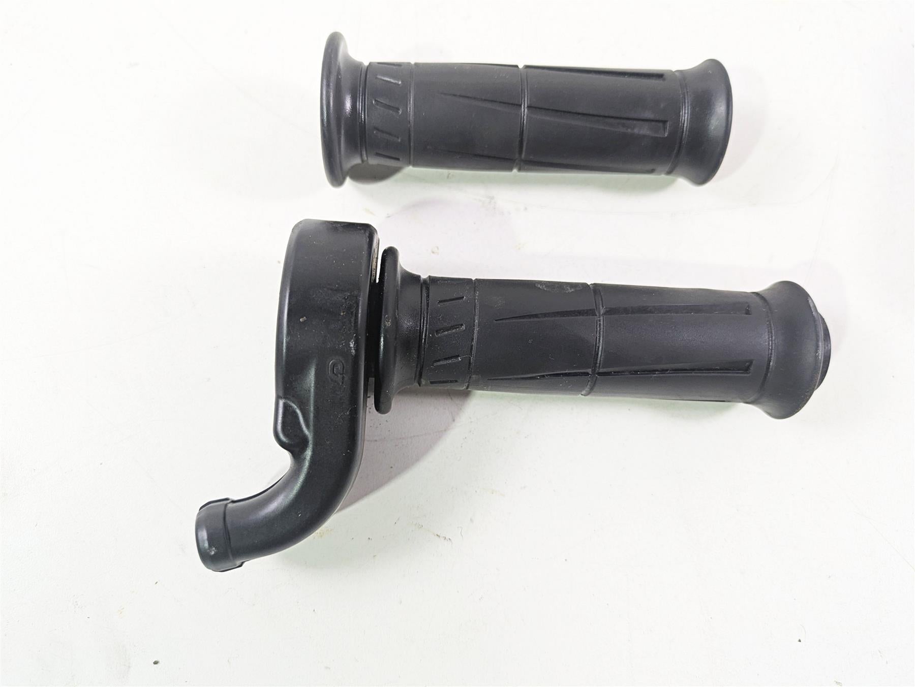 2024 Kawasaki ZX6R ZX636 Ninja Throttle Grip Handle Set 46019-0020 {{ shop.shopifyCountryName }} - Mototech271