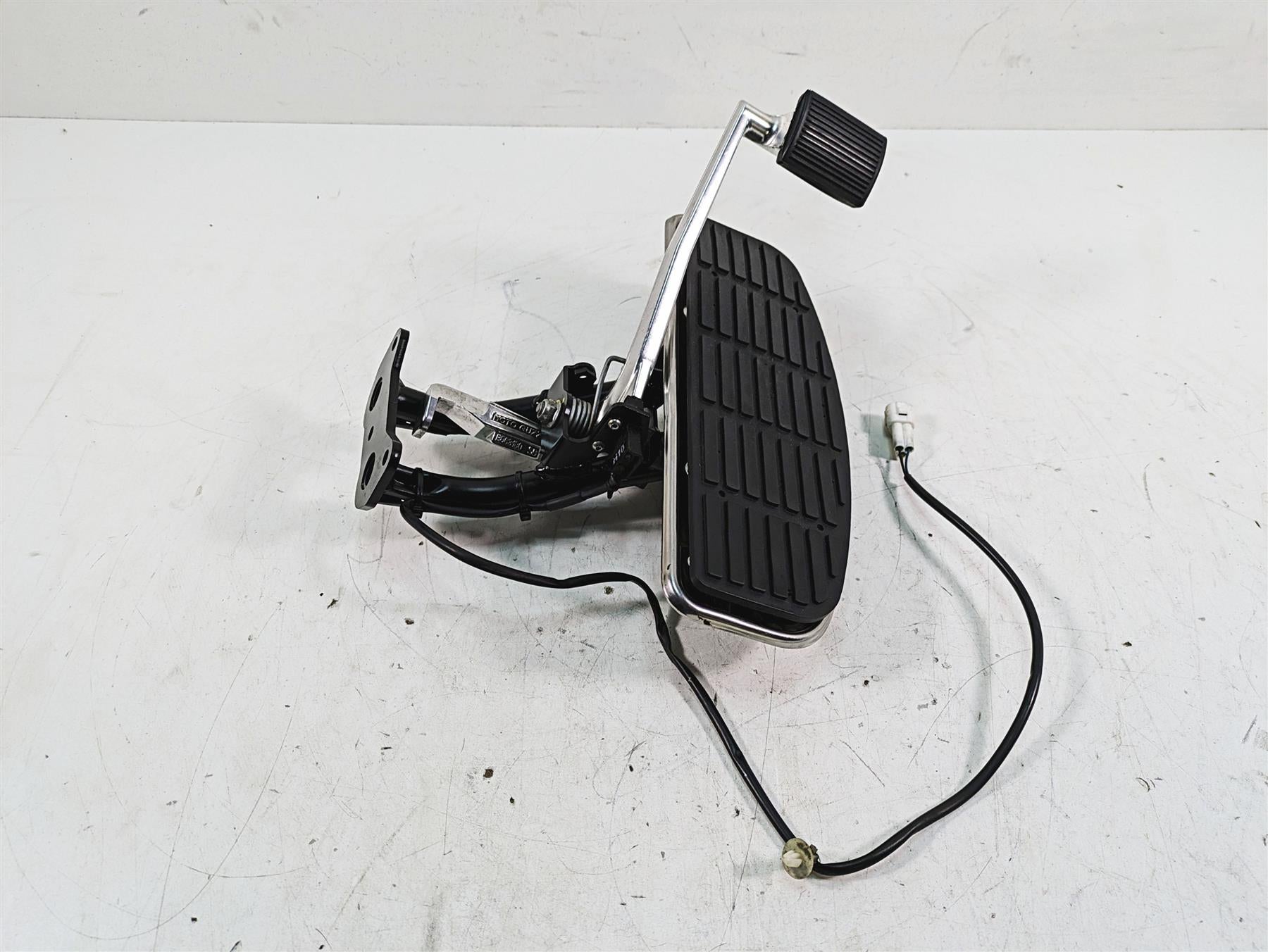 2014 Moto Guzzi California 1400 T Right Front Floorboard & Brake Pedal 887302 {{ shop.shopifyCountryName }} - Mototech271