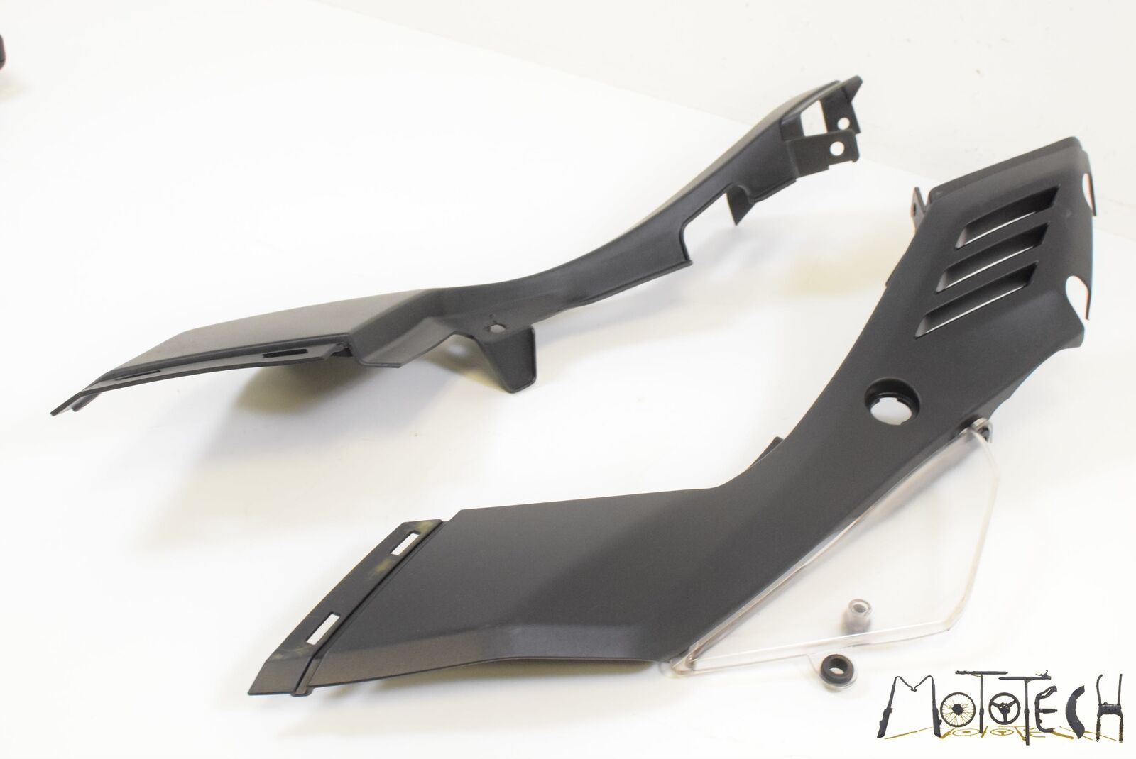 2016 Aprilia CAPONORD 1200 RALLY Mid Side Cover Fairing Panel SET B044841 {{ shop.shopifyCountryName }} - Mototech271