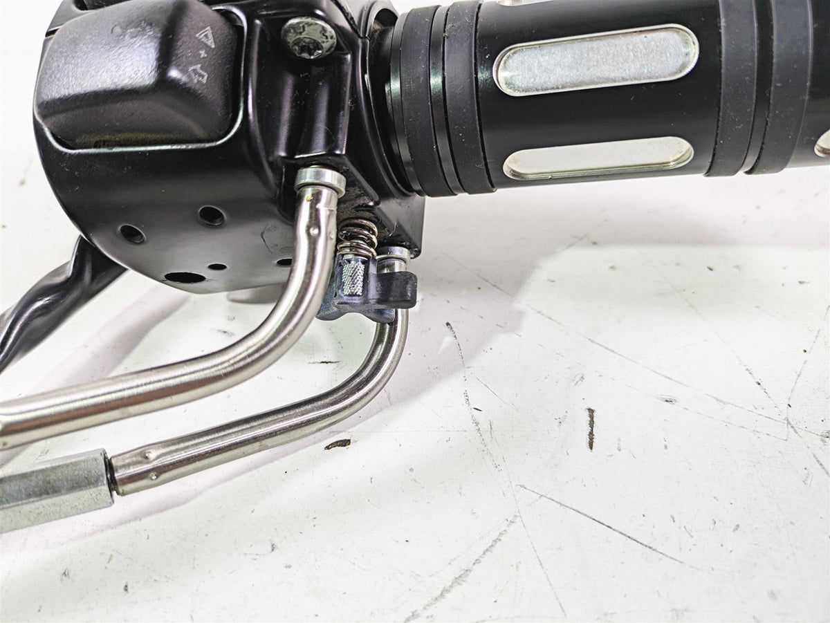 2012 Harley VRSCF Muscle V Rod Right Hand Control Switch - Read 71684-06A {{ shop.shopifyCountryName }} - Mototech271