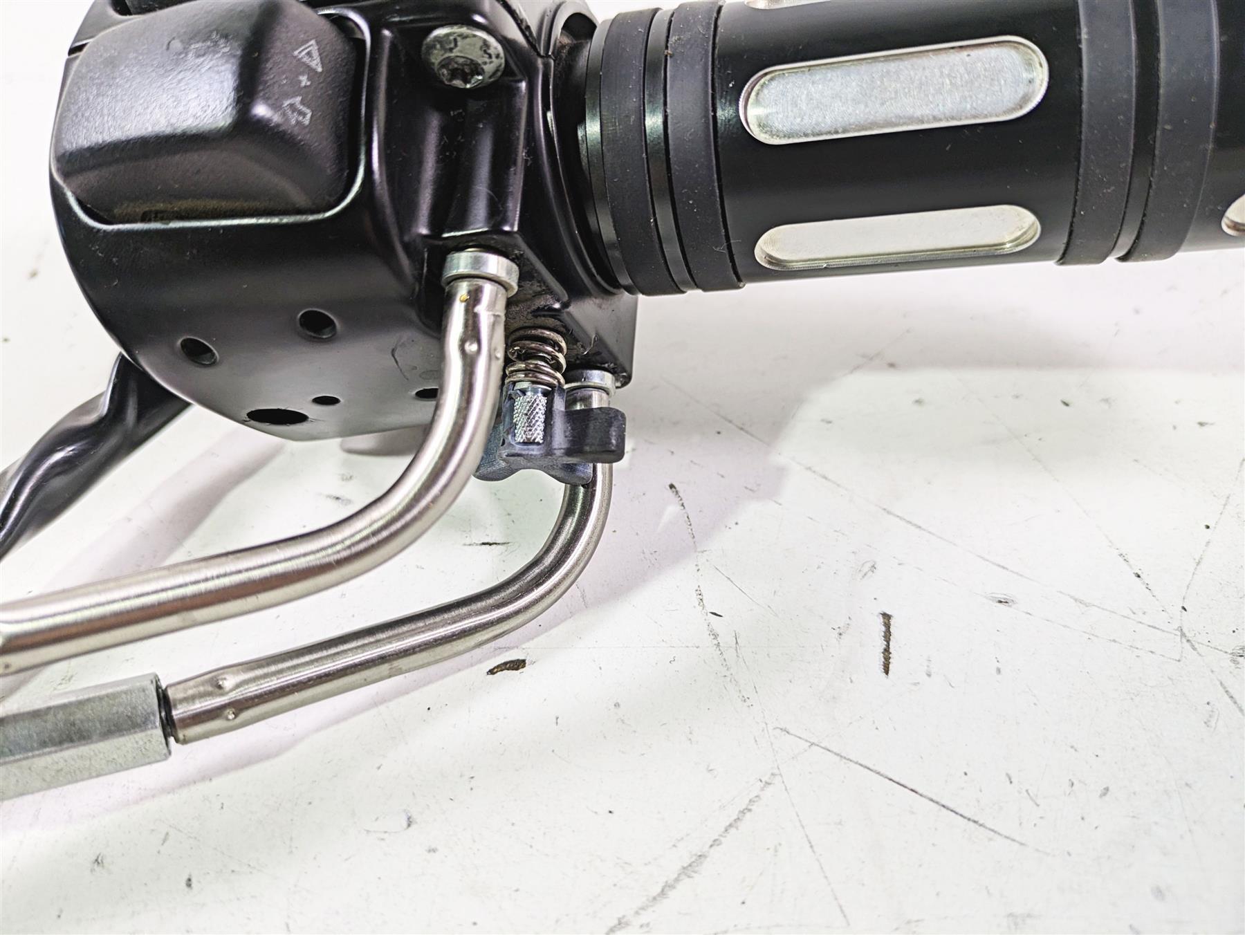 2012 Harley VRSCF Muscle V Rod Right Hand Control Switch - Read 71684-06A {{ shop.shopifyCountryName }} - Mototech271