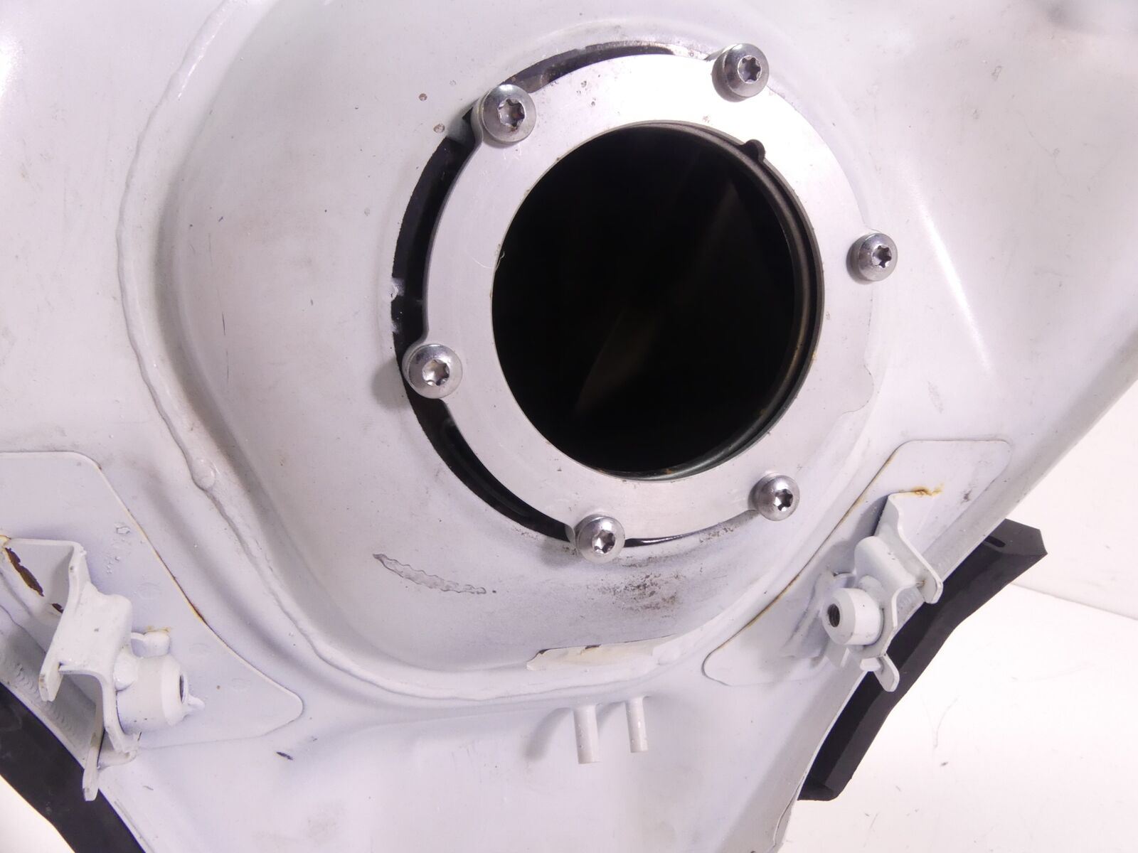 2014 Triumph Tiger 800 ABS Fuel Gas Petrol Tank Reservoir - Dent T2404311 {{ shop.shopifyCountryName }} - Mototech271