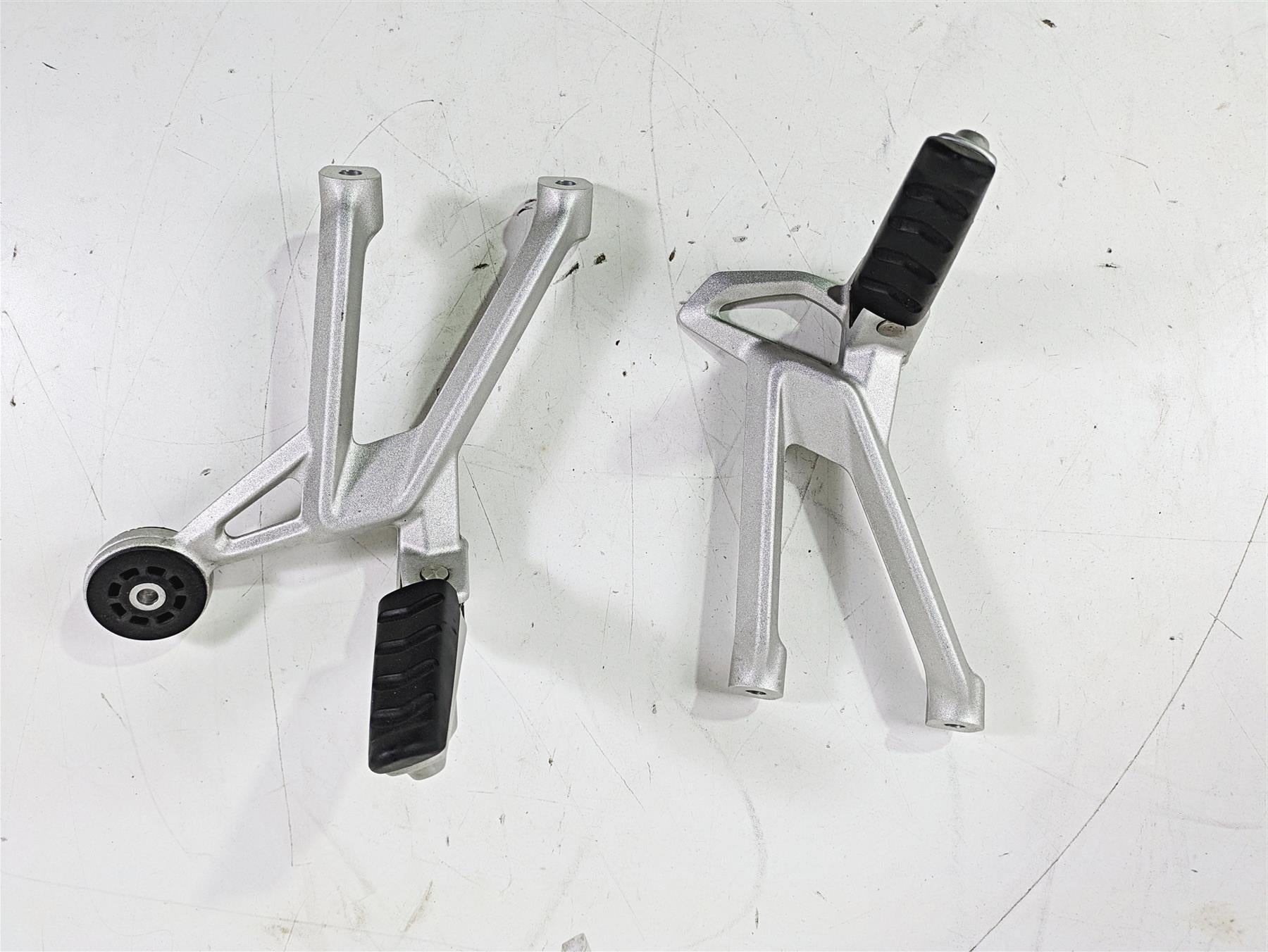 2016 BMW R1200RS K54 Passenger Footpeg Foot Peg Set 46718540798 46718540799 {{ shop.shopifyCountryName }} - Mototech271