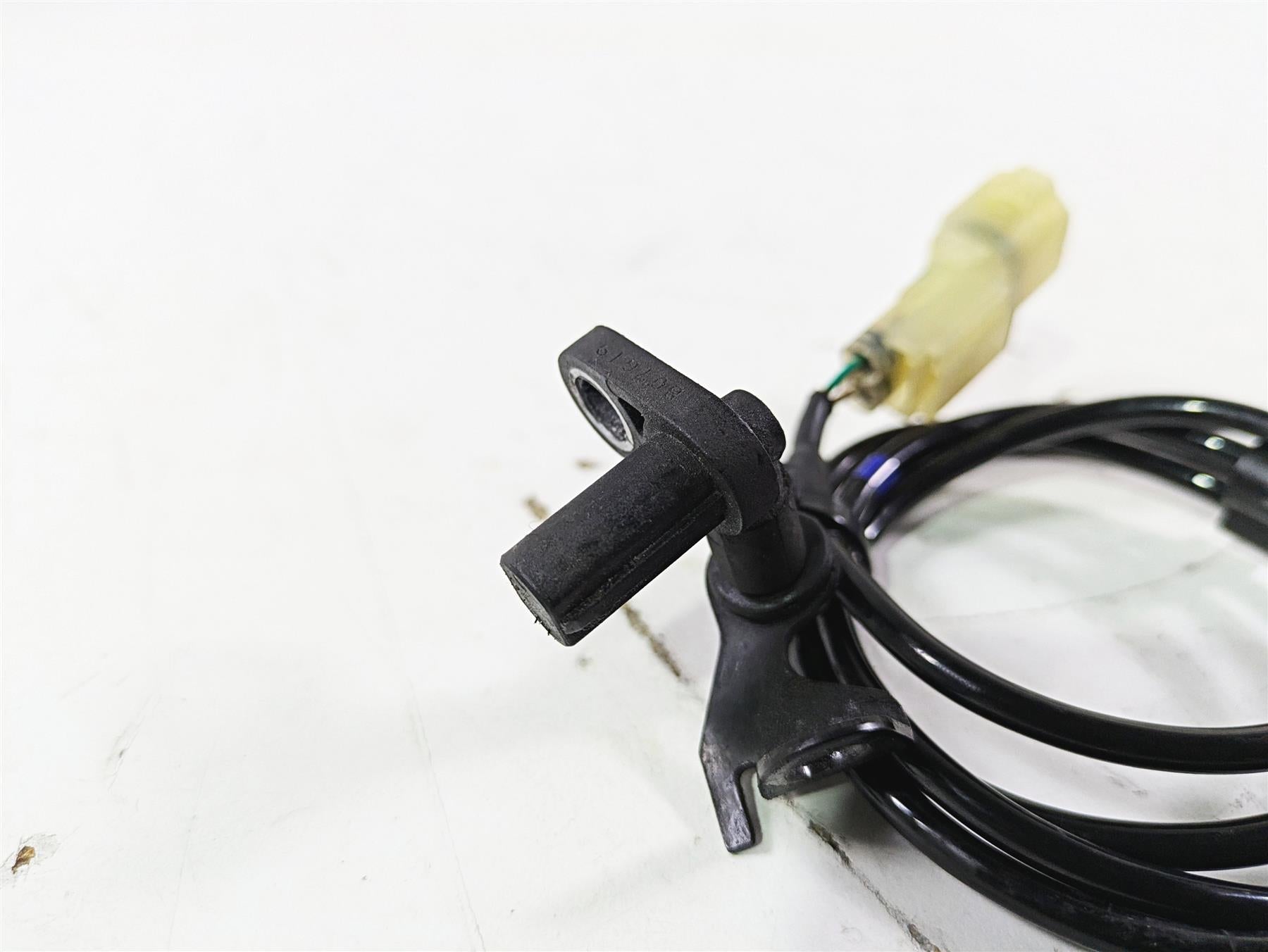 2019 Triumph Speed Triple RS 1050 Rear Abs Brake Wheel Speed Sensor T2021672 {{ shop.shopifyCountryName }} - Mototech271