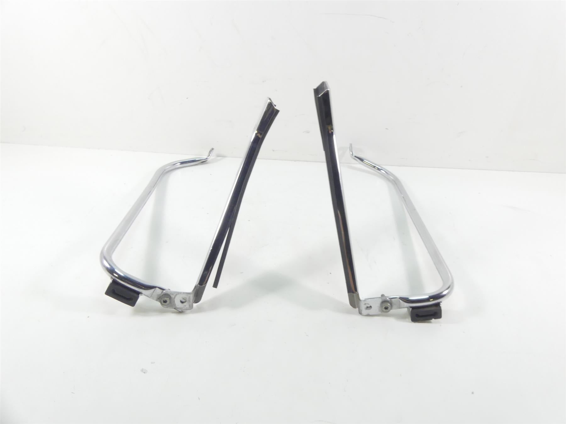 2004 Harley FLHTC SE CVO Electra Glide Saddlebag Guard Rack Holder Set 49207-04 {{ shop.shopifyCountryName }} - Mototech271
