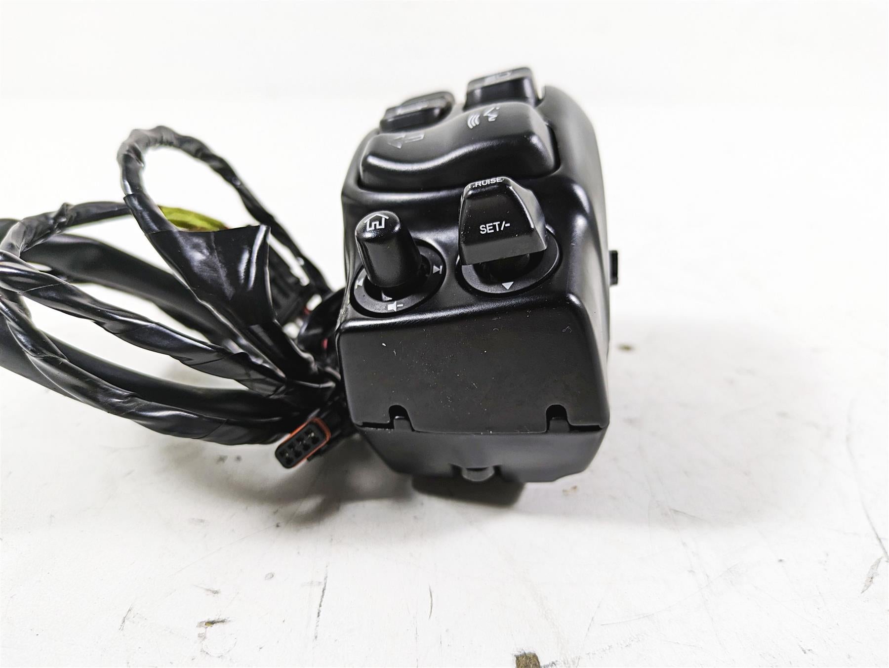 2015 Harley Touring FLHXS Street Glide Left Hand Cruise Control Switch 71500128B {{ shop.shopifyCountryName }} - Mototech271