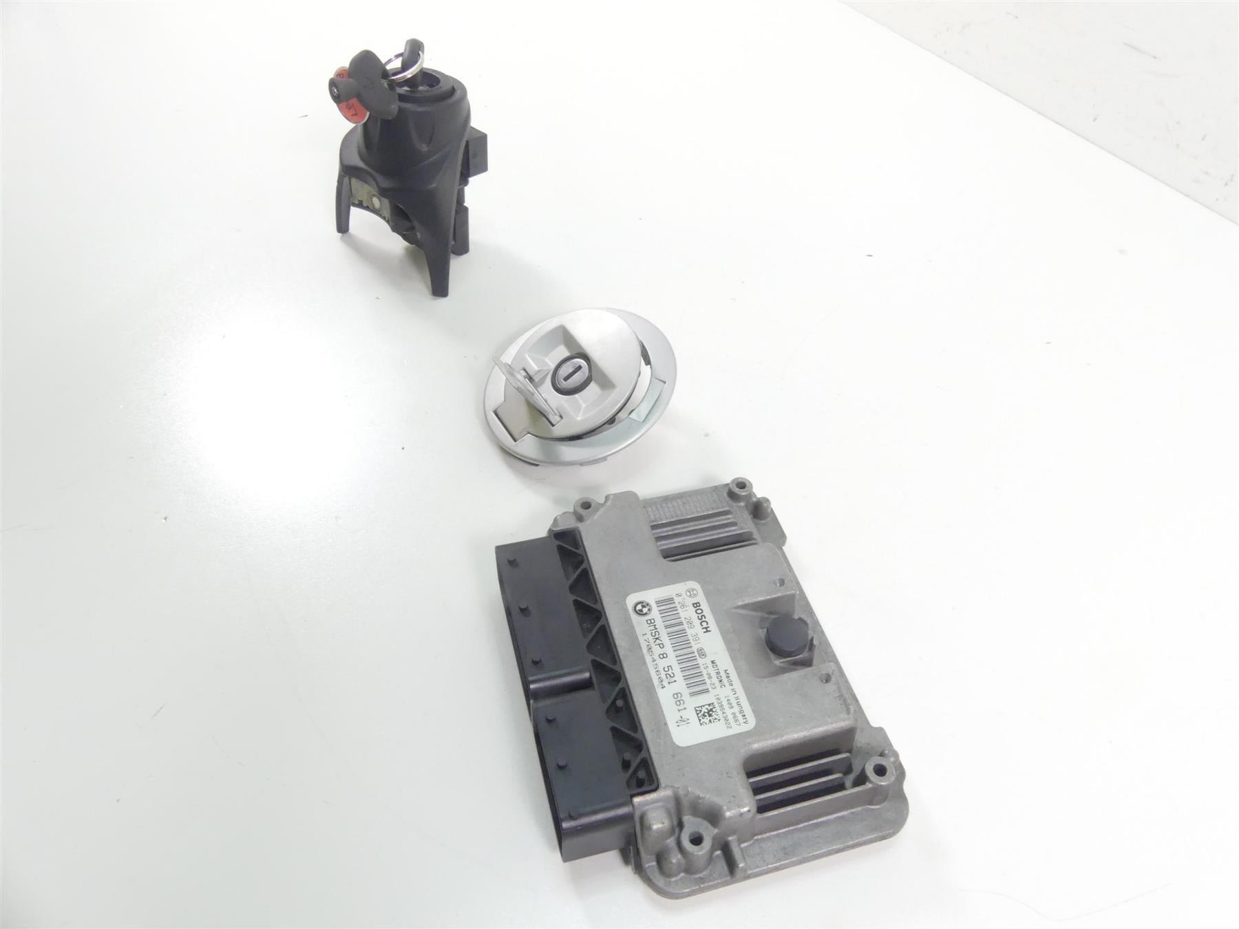 2016 BMW R nineT R9T K21 Cdi Ecu Ecm Igniton Switch Key Set 13618521661 {{ shop.shopifyCountryName }} - Mototech271