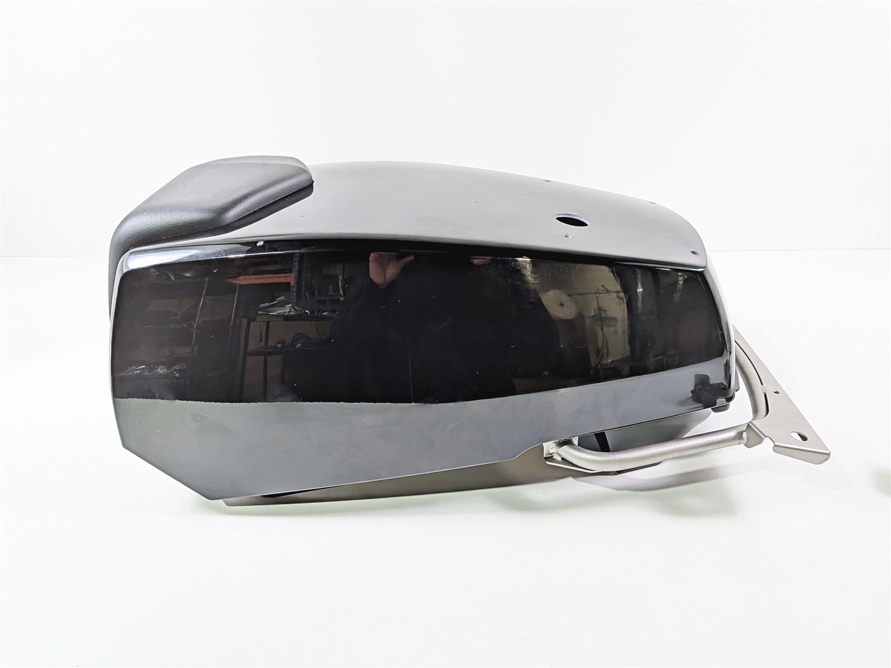 2023 BMW R1250RT RTP K52 Rear Radio Trunk & Mounting Hardware 46637693159 {{ shop.shopifyCountryName }} - Mototech271