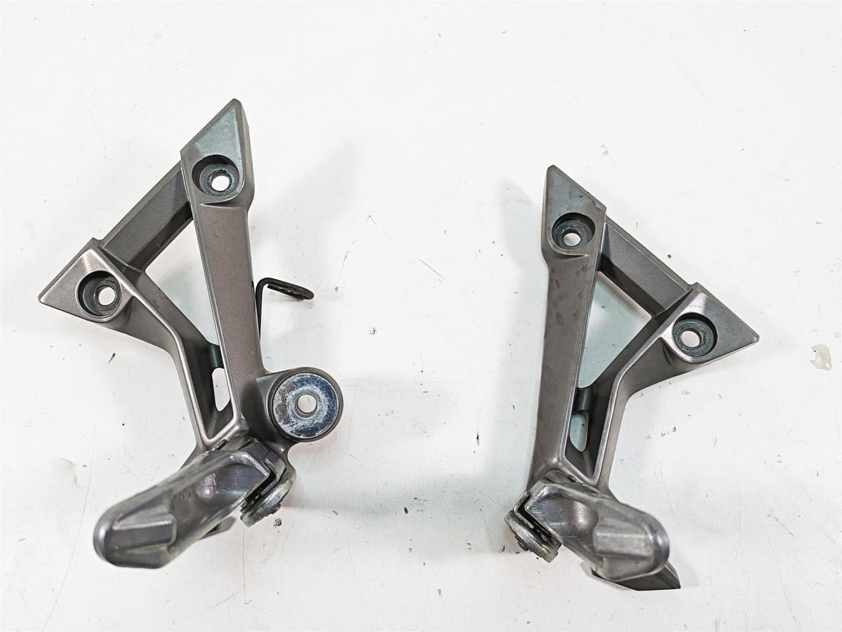 2016 Kawasaki Ninja EX300 Rear Passenger Footpeg Foot Pegs 35063-1271 35063-1272 {{ shop.shopifyCountryName }} - Mototech271