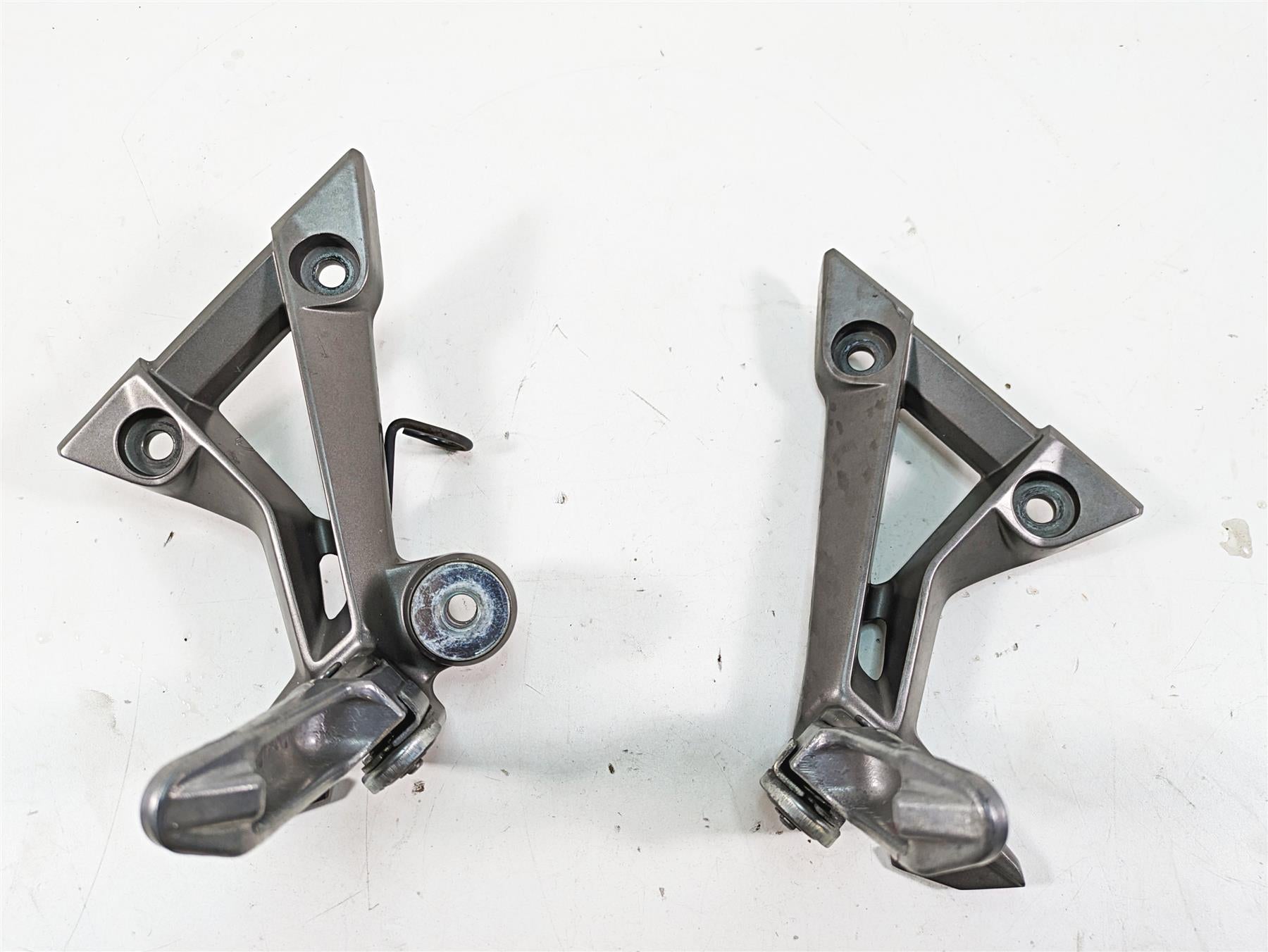 2016 Kawasaki Ninja EX300 Rear Passenger Footpeg Foot Pegs 35063-1271 35063-1272 {{ shop.shopifyCountryName }} - Mototech271