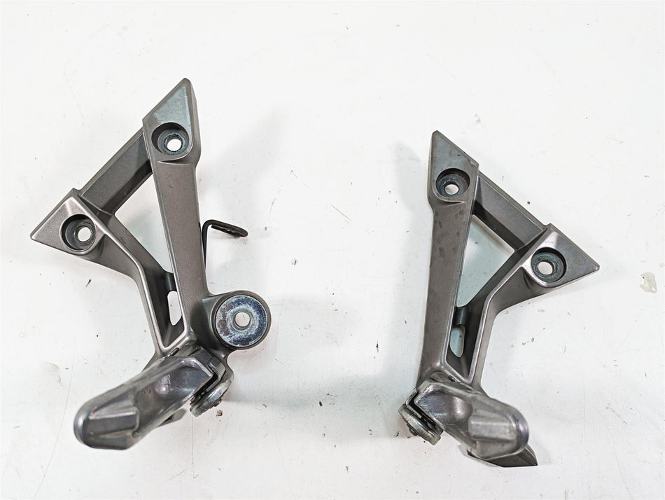 2016 Kawasaki Ninja EX300 Rear Passenger Footpeg Foot Pegs 35063-1271 35063-1272 {{ shop.shopifyCountryName }} - Mototech271
