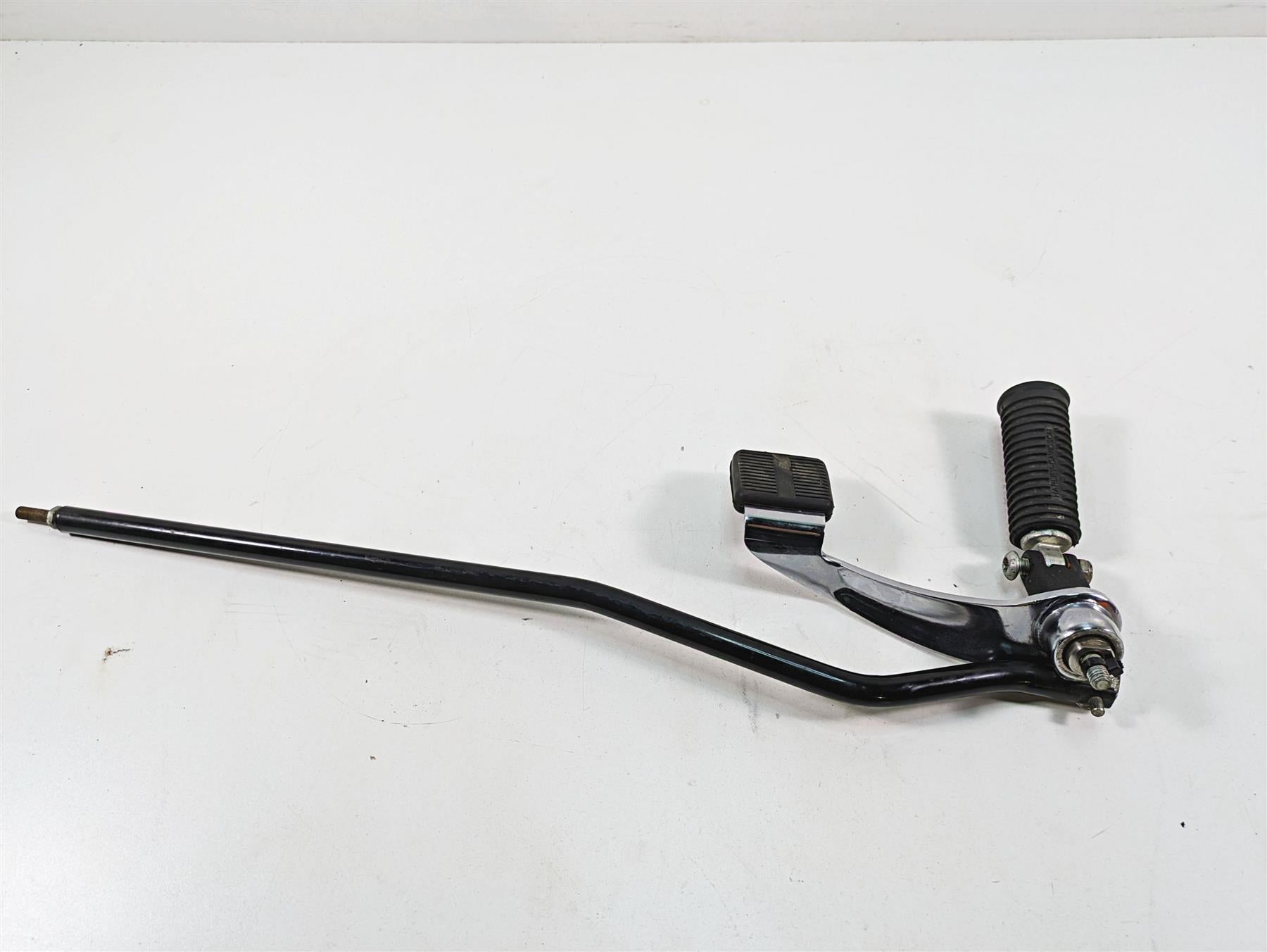 2009 Harley FXDF Dyna Fat Bob Right Front Foot Peg Brake Pedal Set 42663-03A {{ shop.shopifyCountryName }} - Mototech271