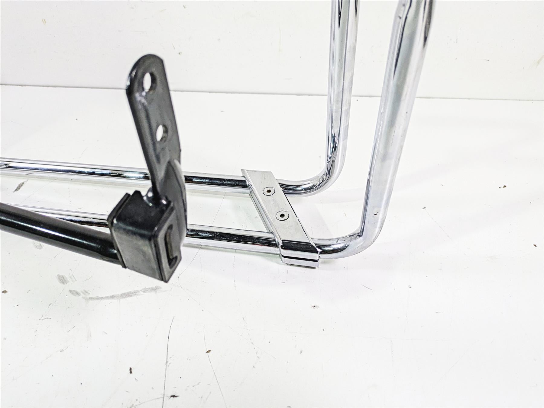 2007 Harley Touring FLHTCU SE CVO E-Glide Right Saddlebag Guard 49207-04 {{ shop.shopifyCountryName }} - Mototech271