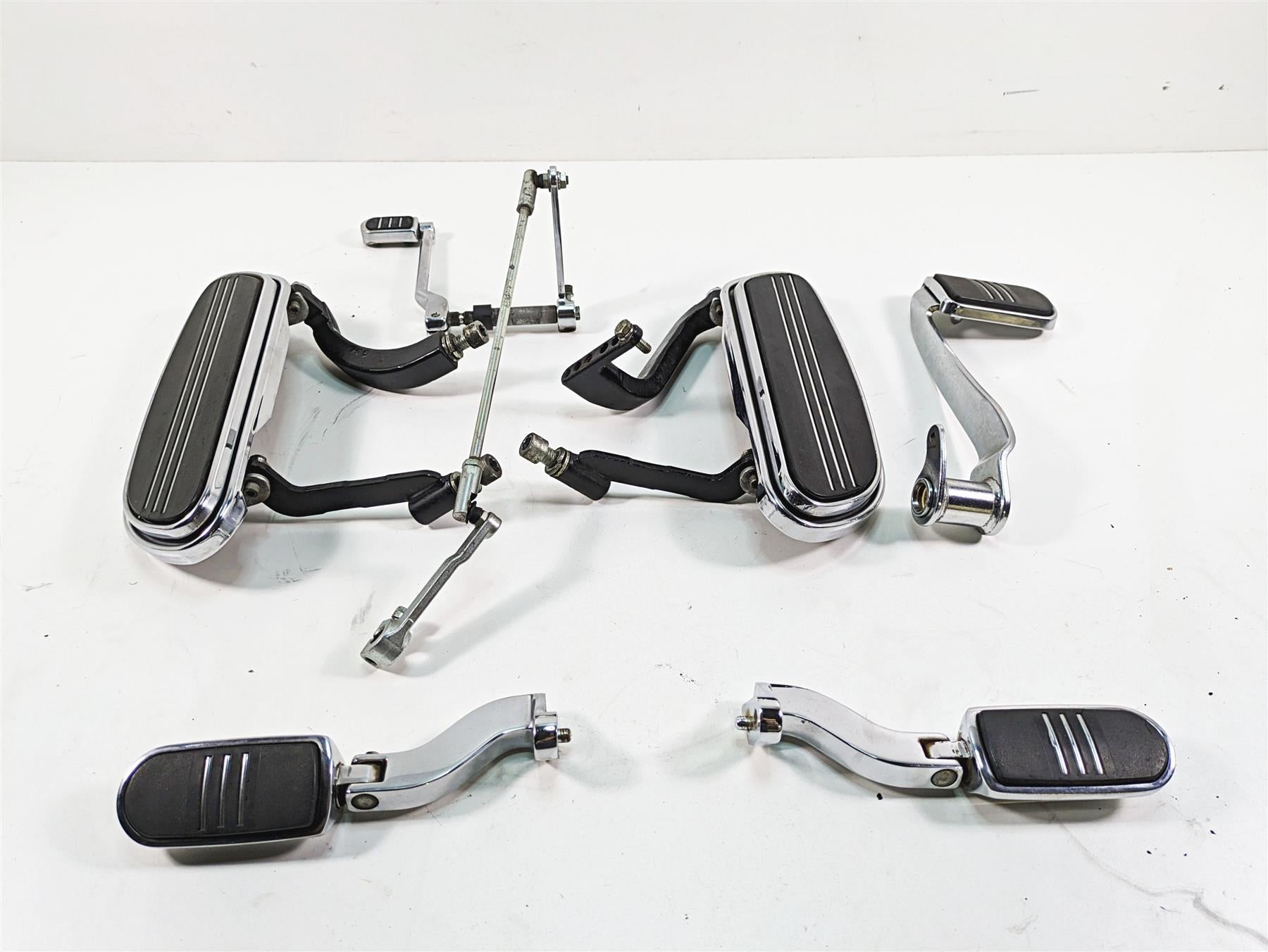 2006 Harley Touring FLHXI Street Glide Floor Board Foot Peg Lever Set 50688-04 | Mototech271
