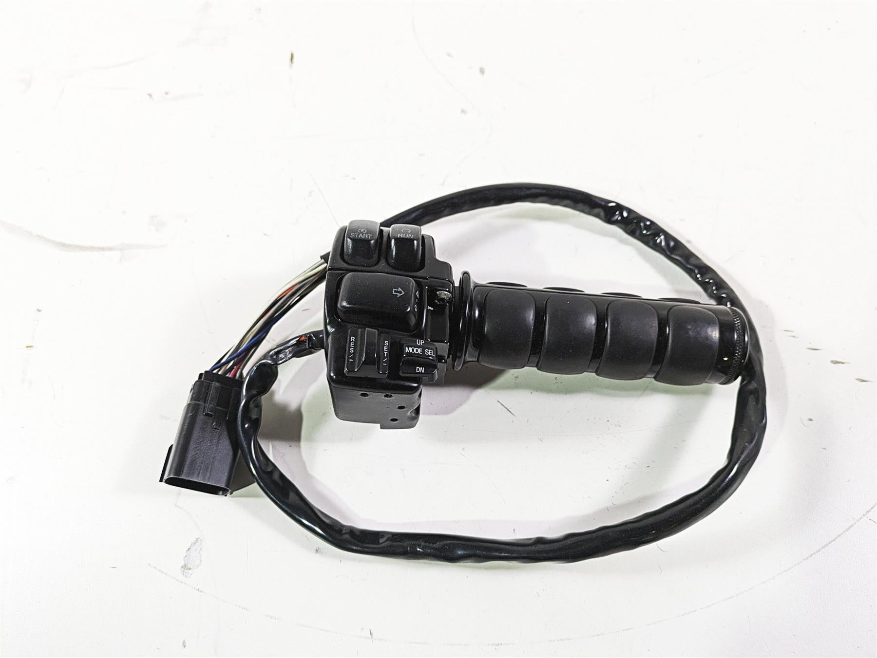 2008 Harley Touring FLHTCU E-Glide 105TH Right Control Switch Cruise 71684-06A | Mototech271