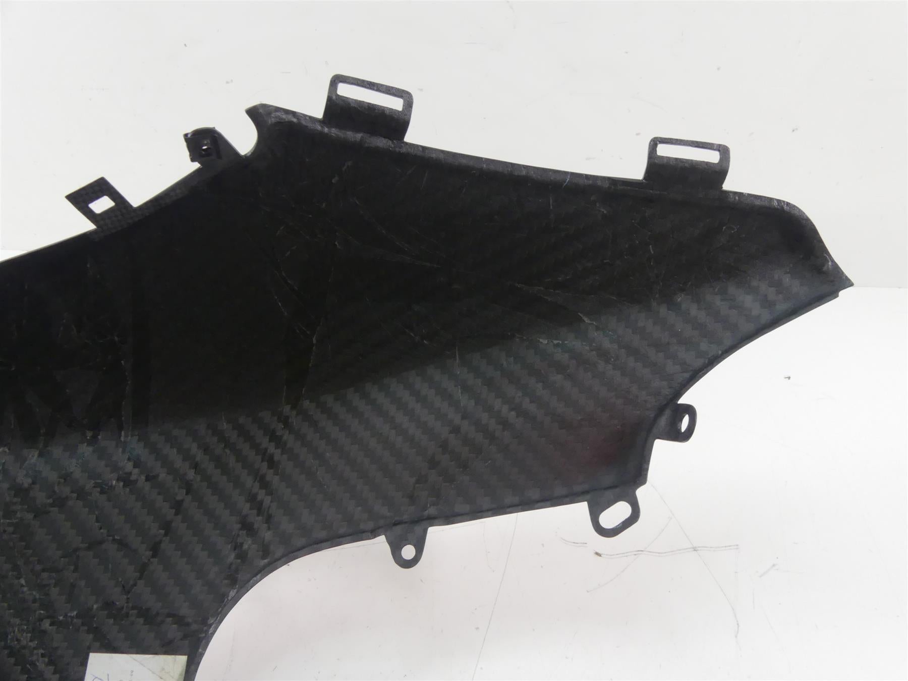 2015 Ducati Diavel Carbon Red Fiber Center Fuel Gas Tank Cover - Read 48015221A {{ shop.shopifyCountryName }} - Mototech271