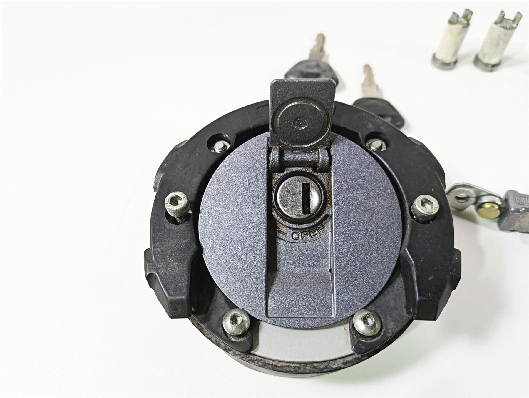 2015 Triumph Tiger Explorer XC Ignition Switch Key Immobilizer Cdi Set T2507788 {{ shop.shopifyCountryName }} - Mototech271
