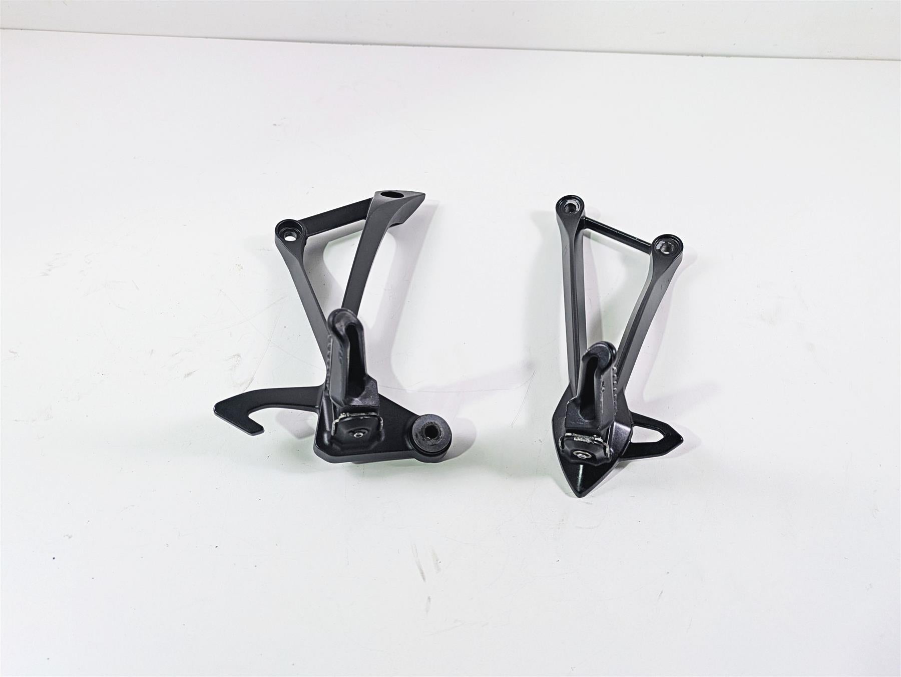 2016 Kawasaki ZX10R Ninja Rear Passenger Footpeg Rest Set 35063-0700-18R