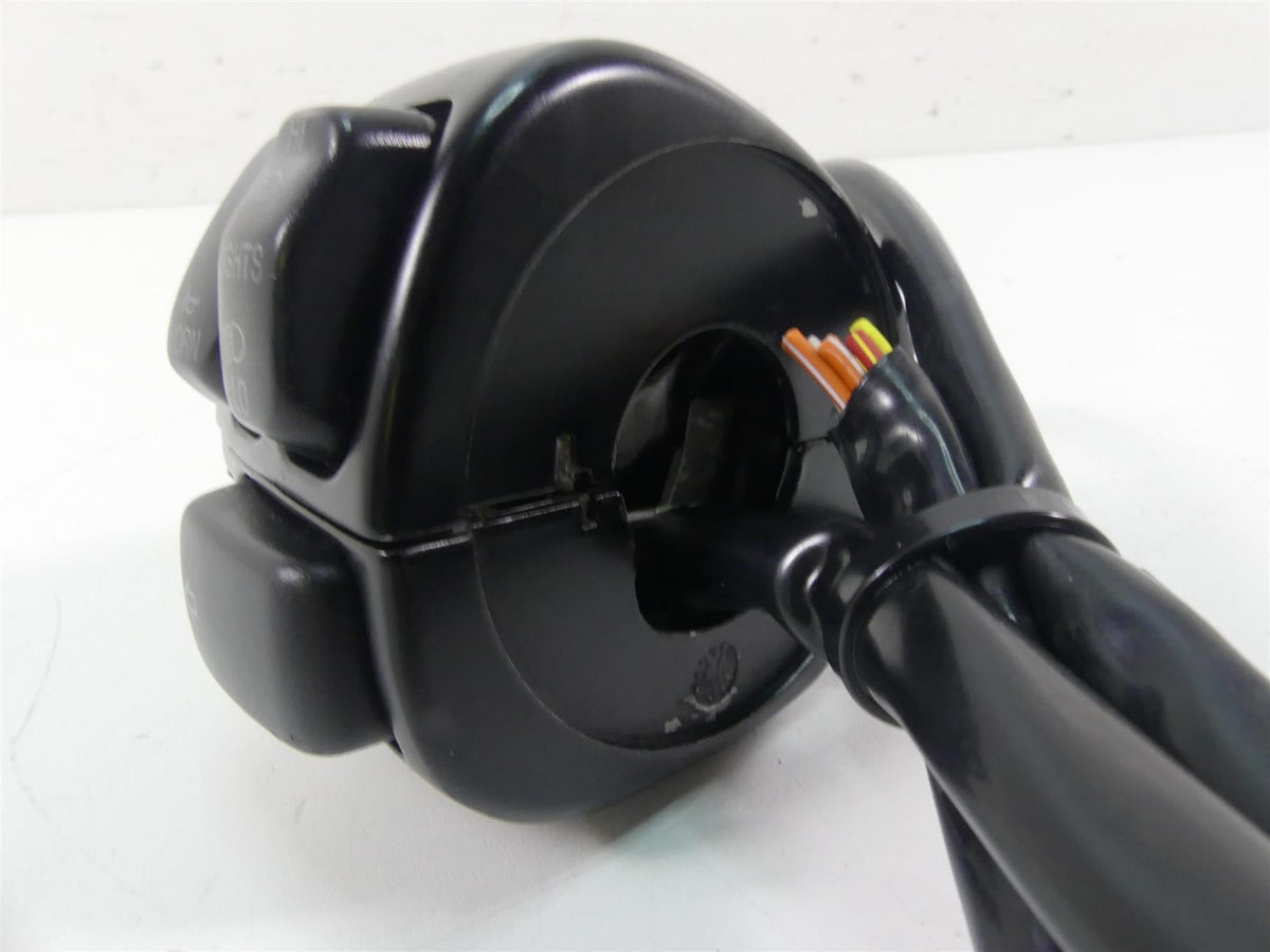 2011 Harley VRSCF Muscle Rod Left Hand Blinker Control Switch - Read 71682-06A {{ shop.shopifyCountryName }} - Mototech271