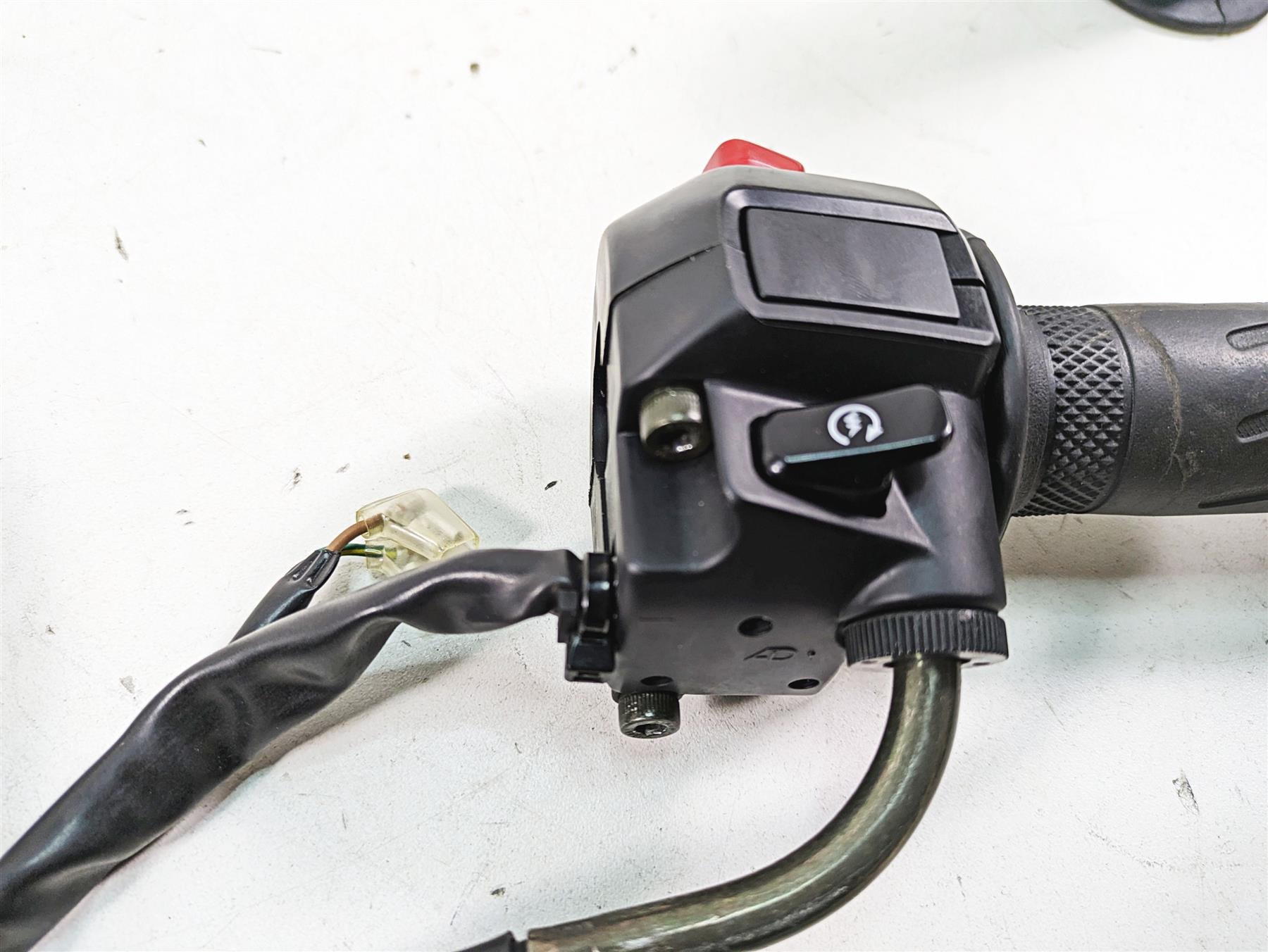 2002 Yamaha FZ1 FZS1000 Fazer Right Hand Control Switch - Read 5LV-83975-01-00 {{ shop.shopifyCountryName }} - Mototech271