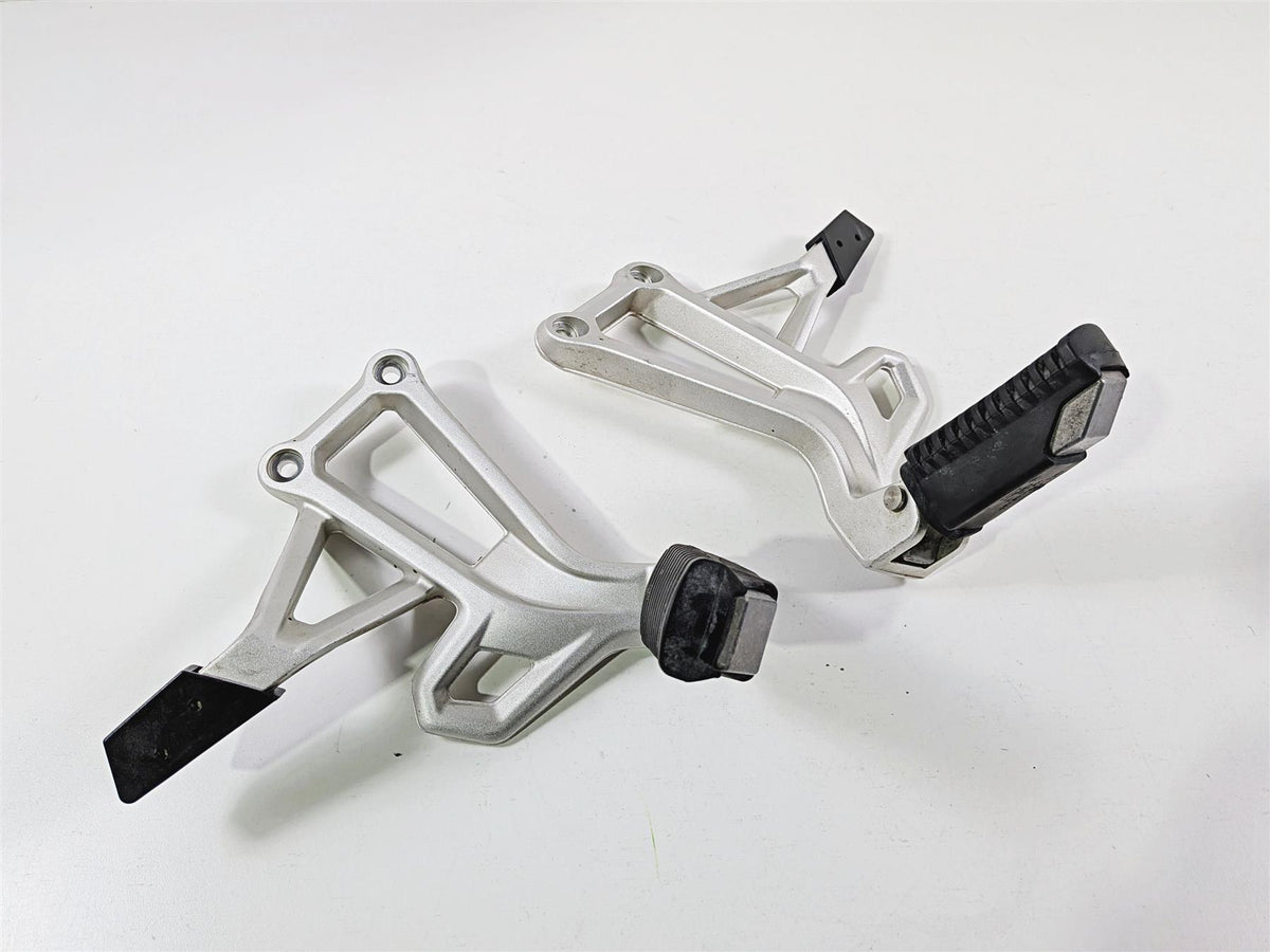 2023 BMW F850GS K81 Rear Passenger Foot Peg Rest Set 46718564829 46718564830 {{ shop.shopifyCountryName }} - Mototech271