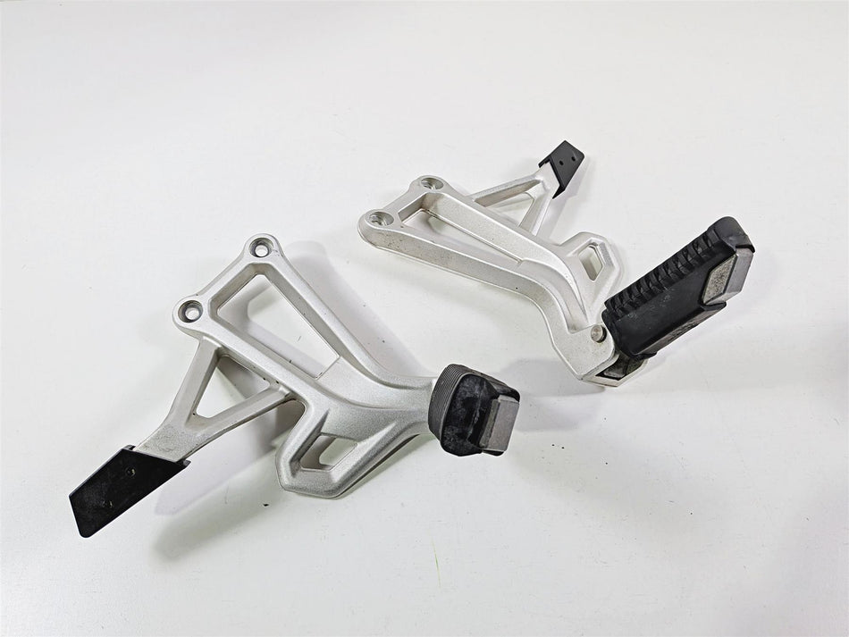 2023 BMW F850GS K81 Rear Passenger Foot Peg Rest Set 46718564829 46718564830 {{ shop.shopifyCountryName }} - Mototech271