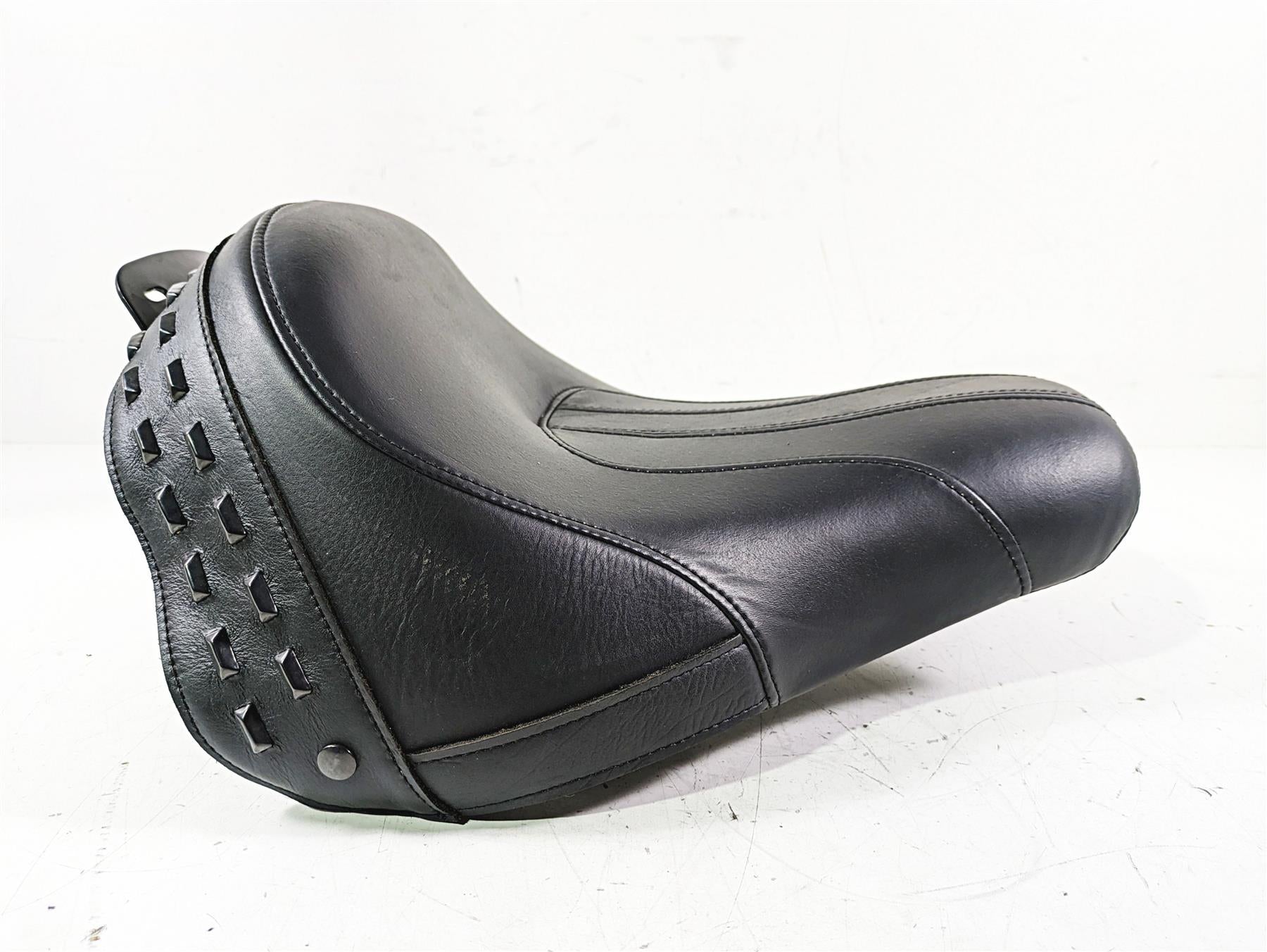 2019 Harley FLHCS Softail Heritage Front Rider Driver Seat Saddle 52000286 | Mototech271