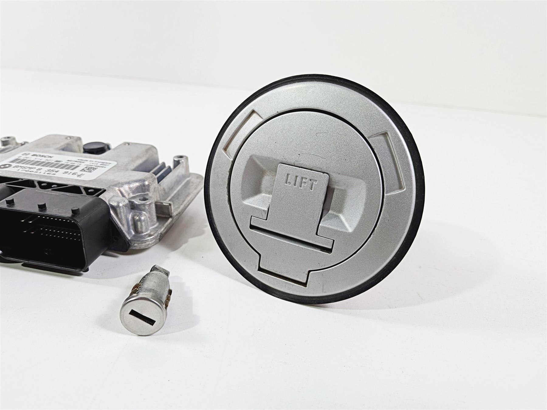 2017 BMW S1000RR K46 Cdi Ignition Switch Key Lock Set 13618354916 51258531637 {{ shop.shopifyCountryName }} - Mototech271