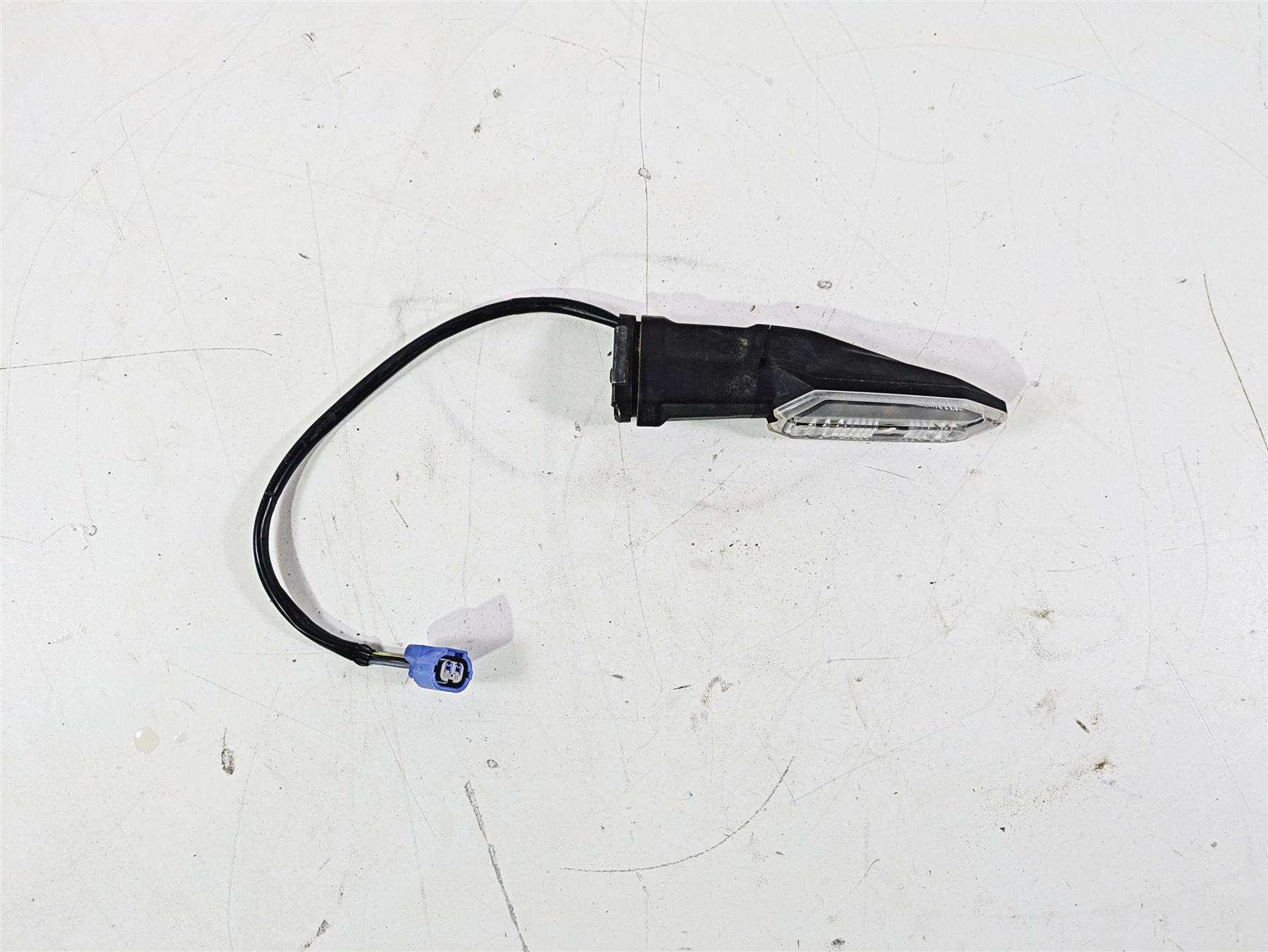 2024 Kawasaki ZX6R ZX636 Ninja Rear Right Blinker Turn Signal - Read 23037-0551 {{ shop.shopifyCountryName }} - Mototech271
