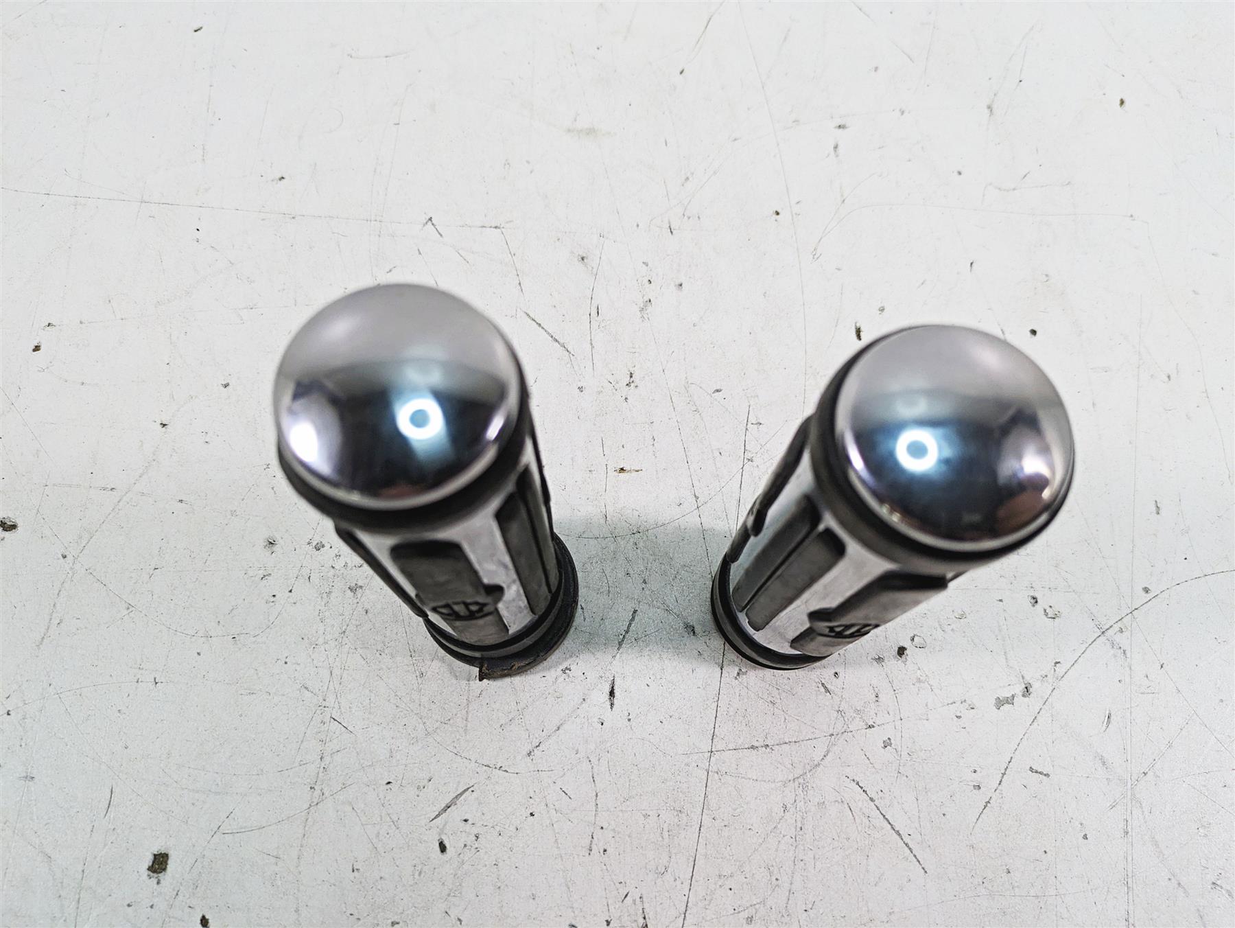 2008 Harley FLHTCU Electra Glide Oem Chrome Rubber Hand Grip Set 56246-08 {{ shop.shopifyCountryName }} - Mototech271