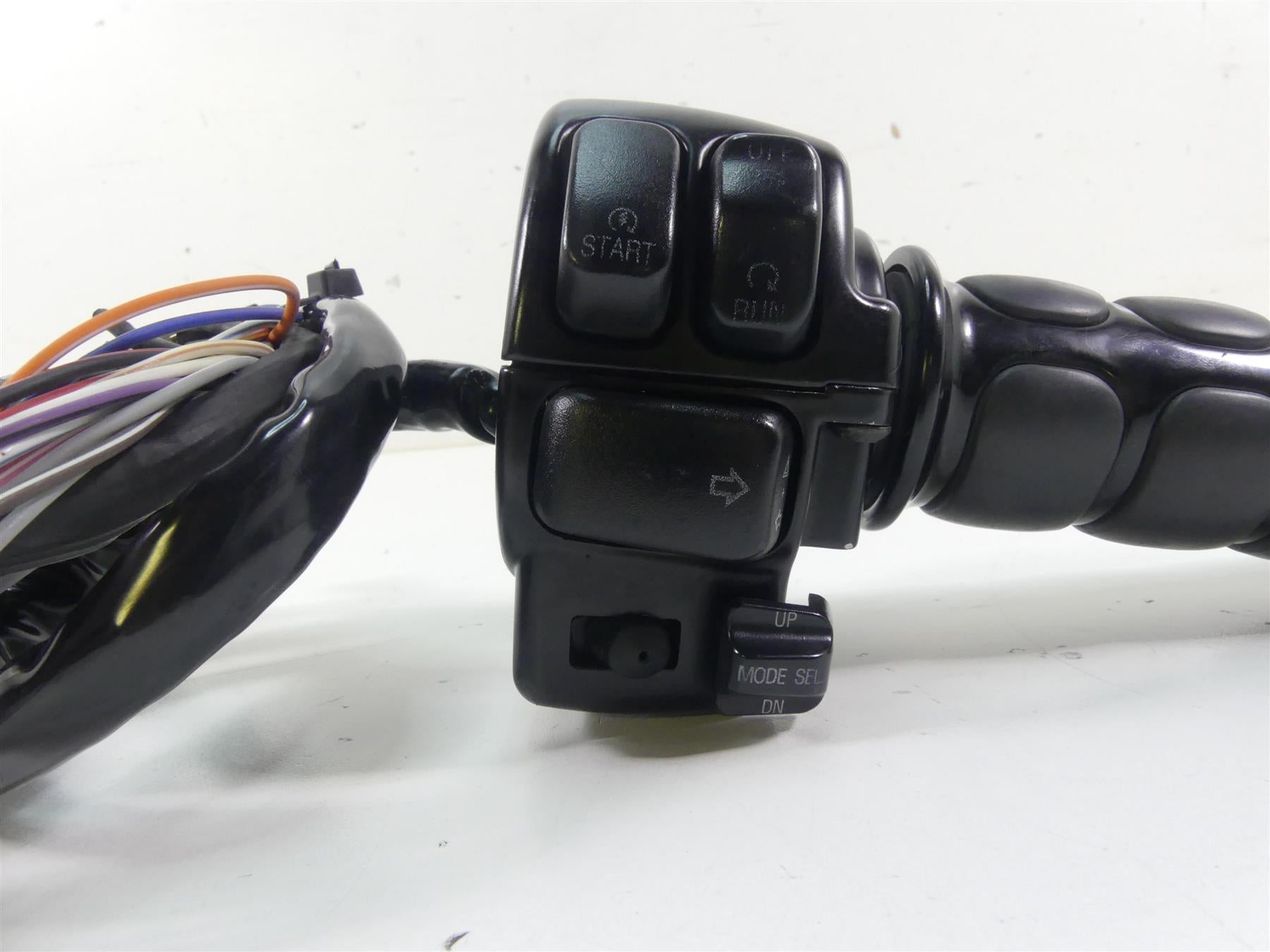 2013 Harley Touring FLHX Street Glide Right Hand Control Switch -Read 71684-06A {{ shop.shopifyCountryName }} - Mototech271