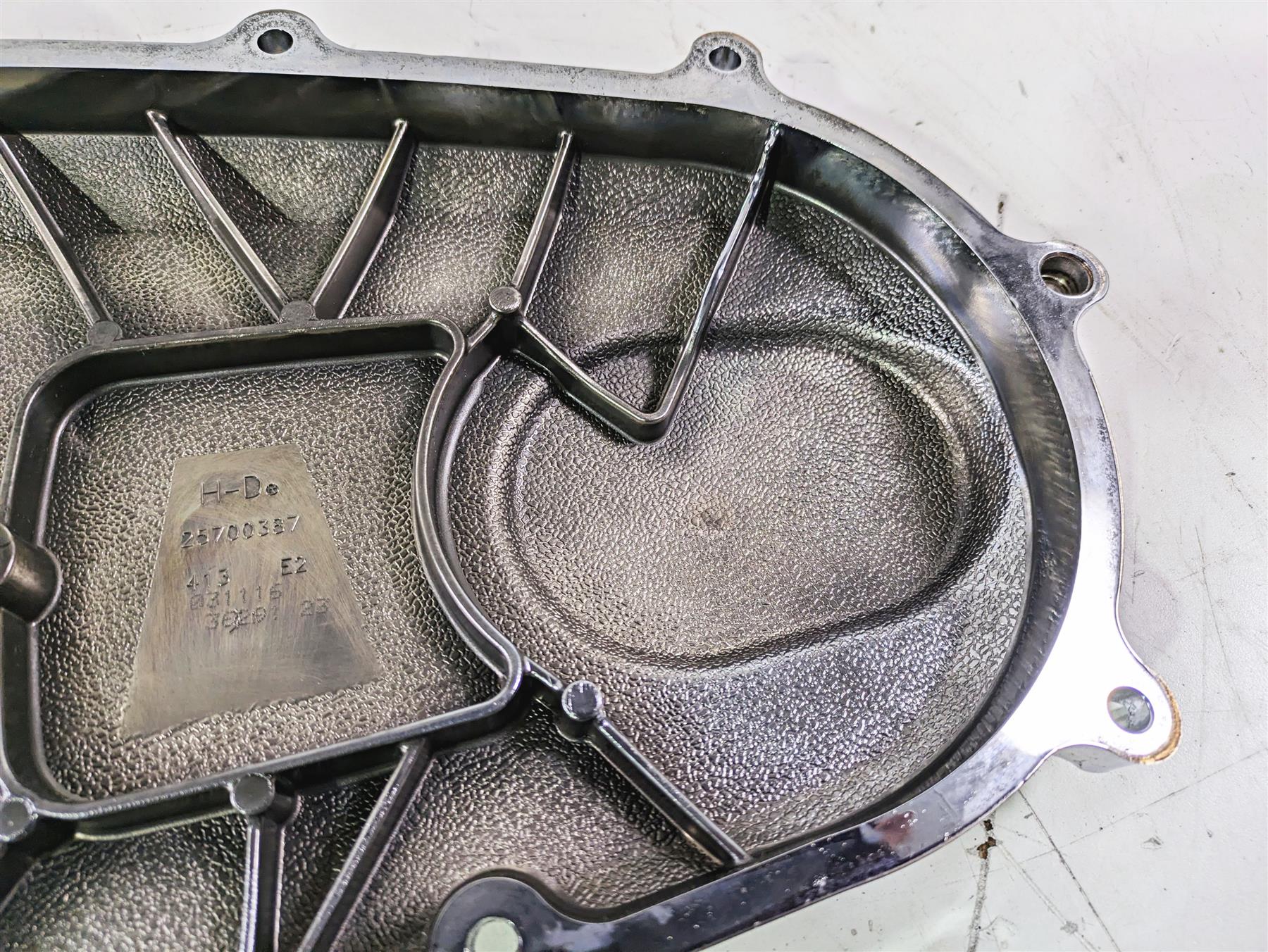 2015 Harley Touring FLHTKL E -Glide Low Outer Primary Clutch Cover 25700387 {{ shop.shopifyCountryName }} - Mototech271