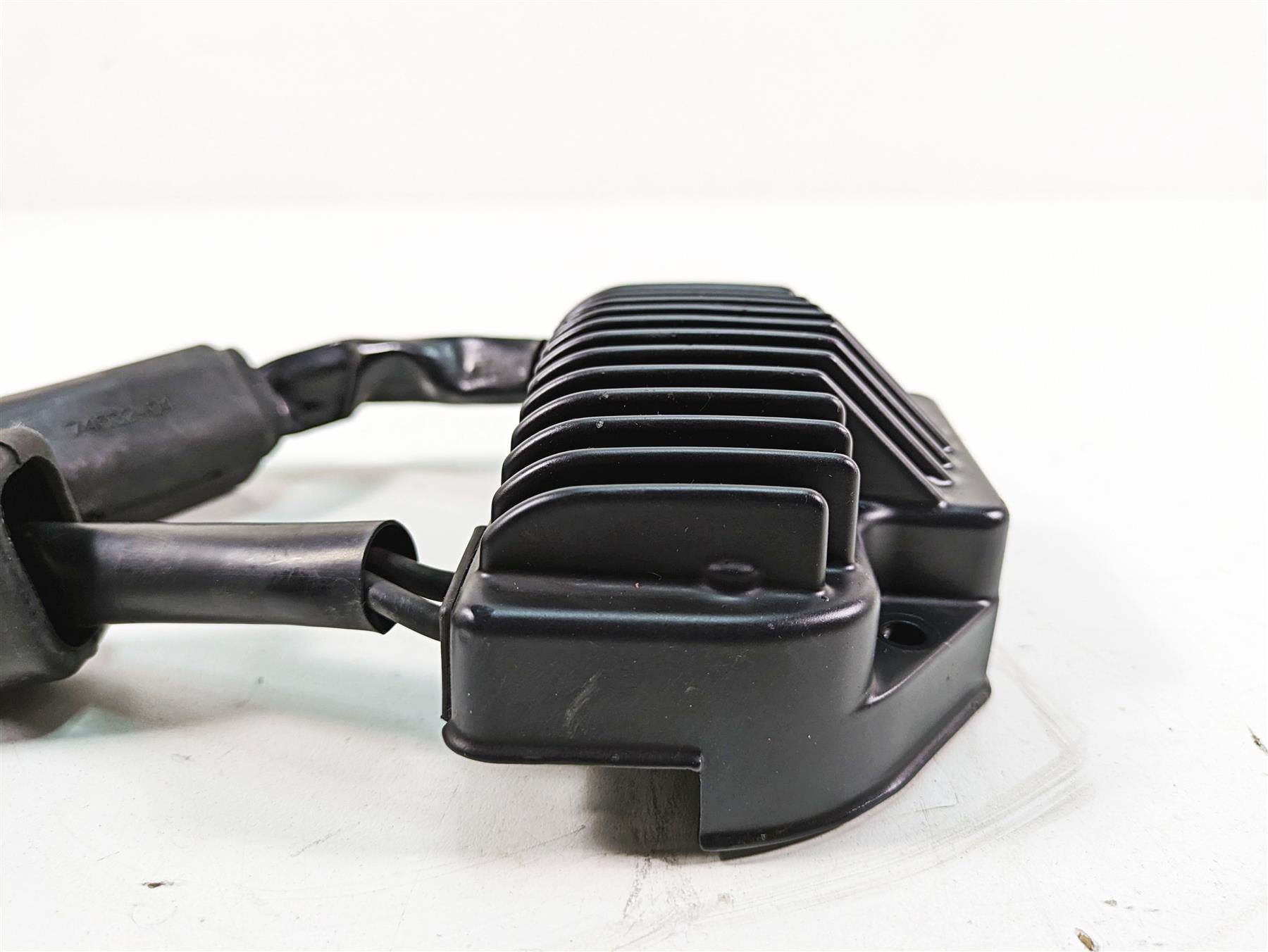 2005 Harley Dyna FXDL Low Rider Rectifier Voltage Regulator 74631-04 {{ shop.shopifyCountryName }} - Mototech271