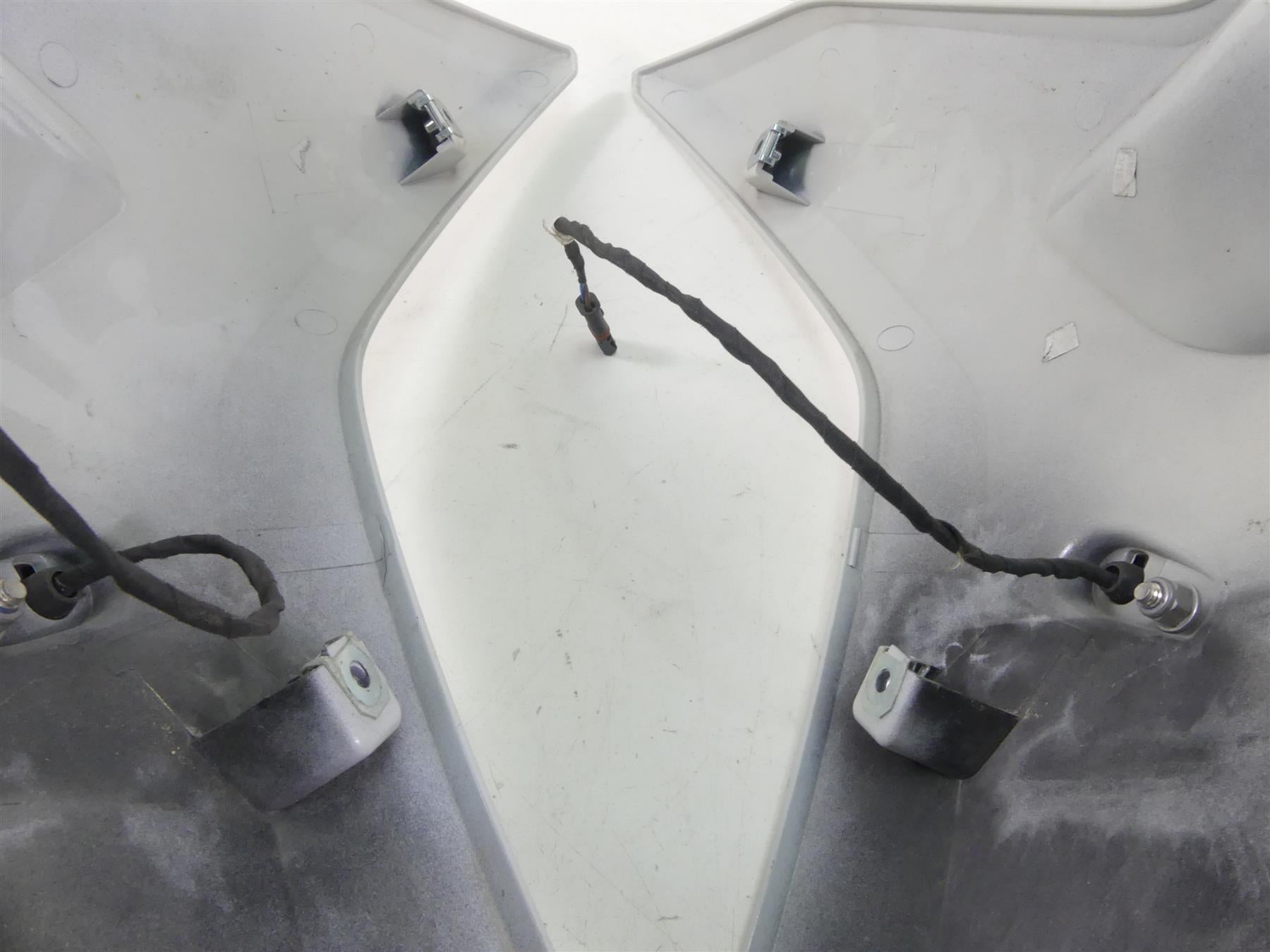 2016 BMW R1200RS K54 Between Leg Side Fairing Cover Set 46638545319 46638545320 {{ shop.shopifyCountryName }} - Mototech271