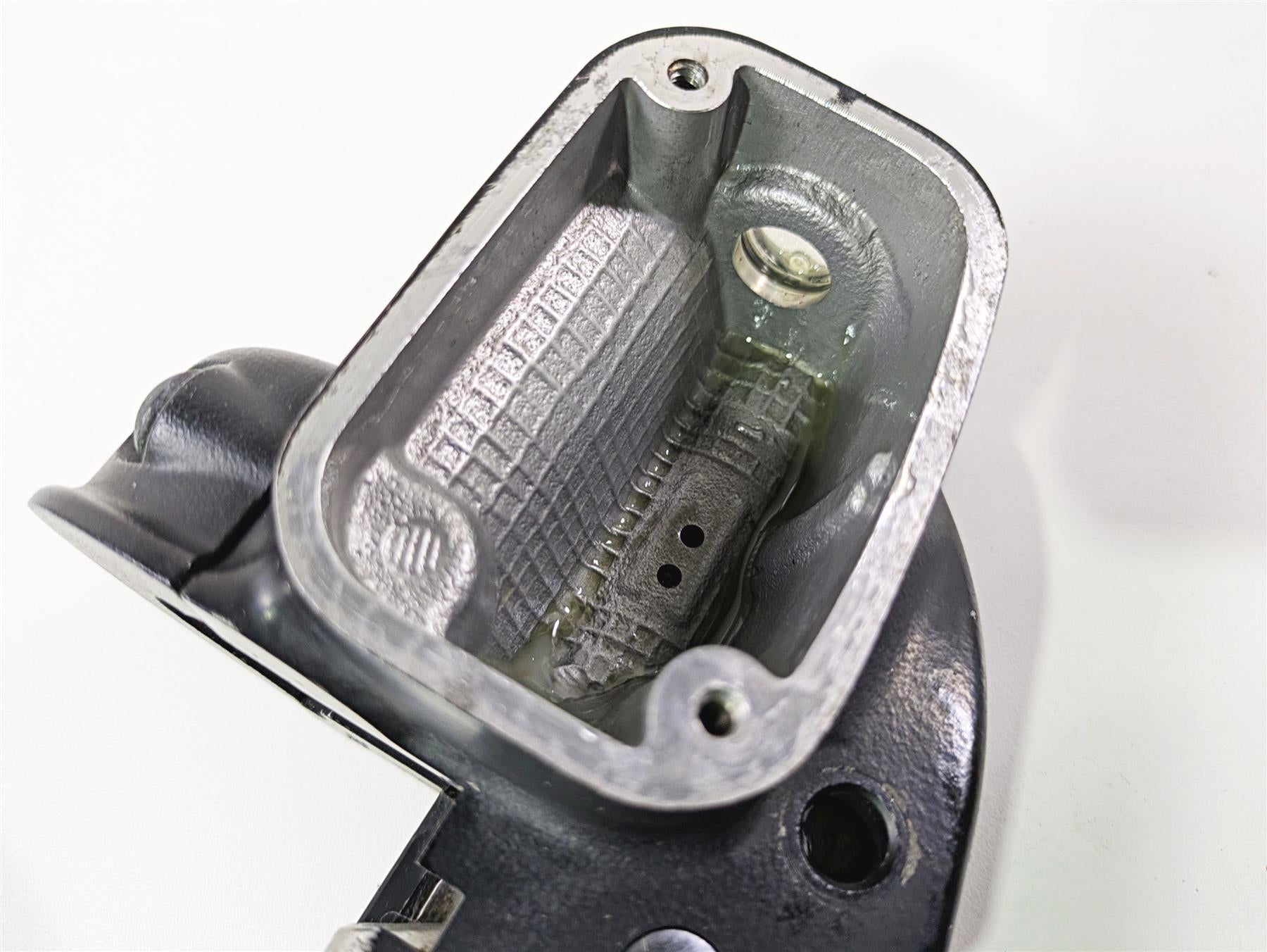2018 Harley FLHCS Softail Heritage 115th Front Brake Master Cylinder 41700233 {{ shop.shopifyCountryName }} - Mototech271