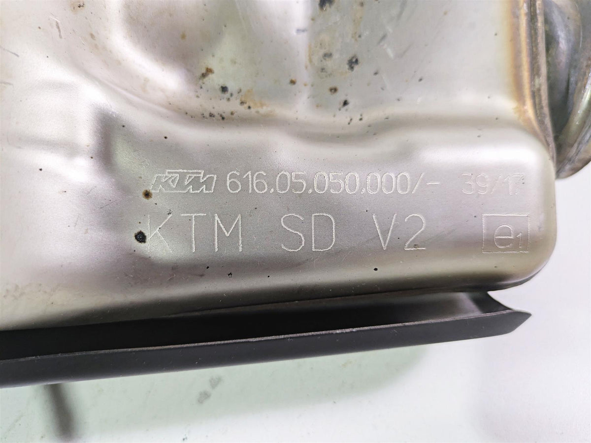 2018 KTM 1290 Super Duke R Exhaust Center Chamber Pipe & Servo 61605050000 {{ shop.shopifyCountryName }} - Mototech271