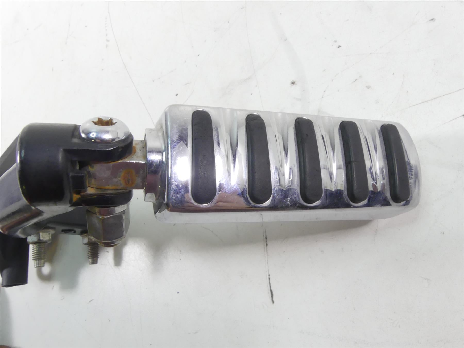 2013 Harley Davidson VRSCF Muscle Passenger Footpeg Foot Pegs 50822-09 50826-09 {{ shop.shopifyCountryName }} - Mototech271