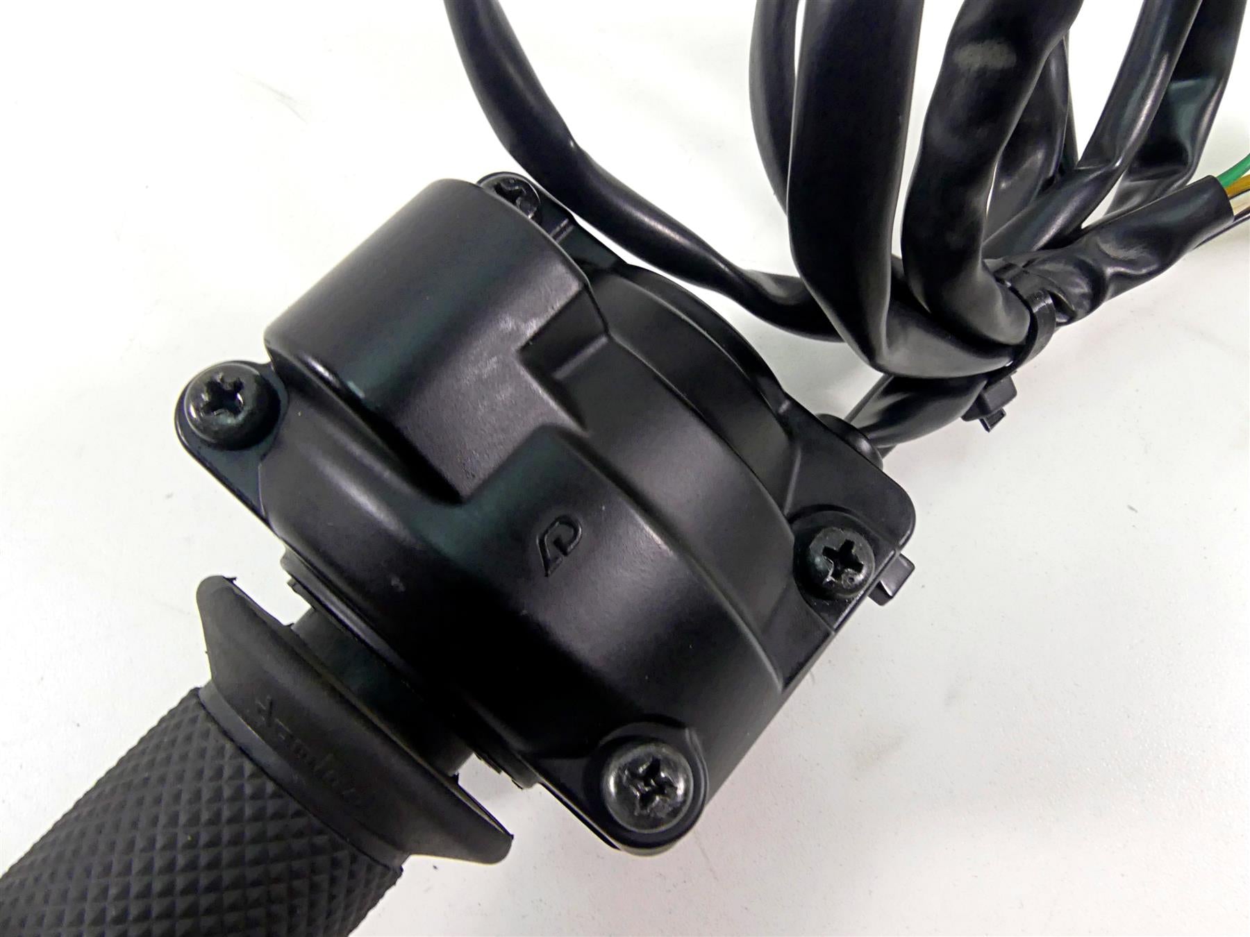 2015 KTM 1190 Adventure Right Hand Start Stop Control Switch + Grip 76011073100 {{ shop.shopifyCountryName }} - Mototech271
