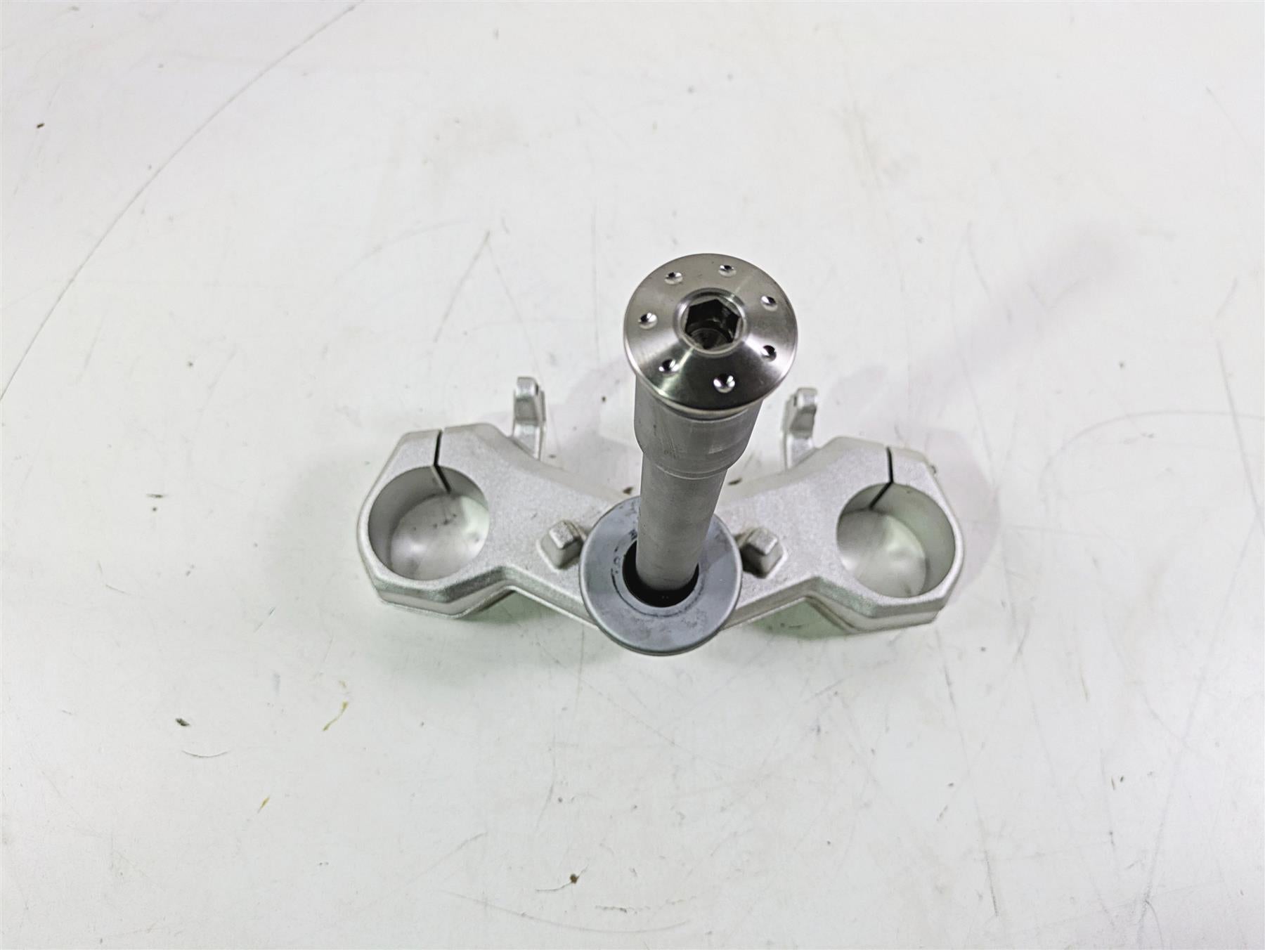 2023 BMW G310R K03 Lower Triple Tree Steering Clamp 31428557754 {{ shop.shopifyCountryName }} - Mototech271