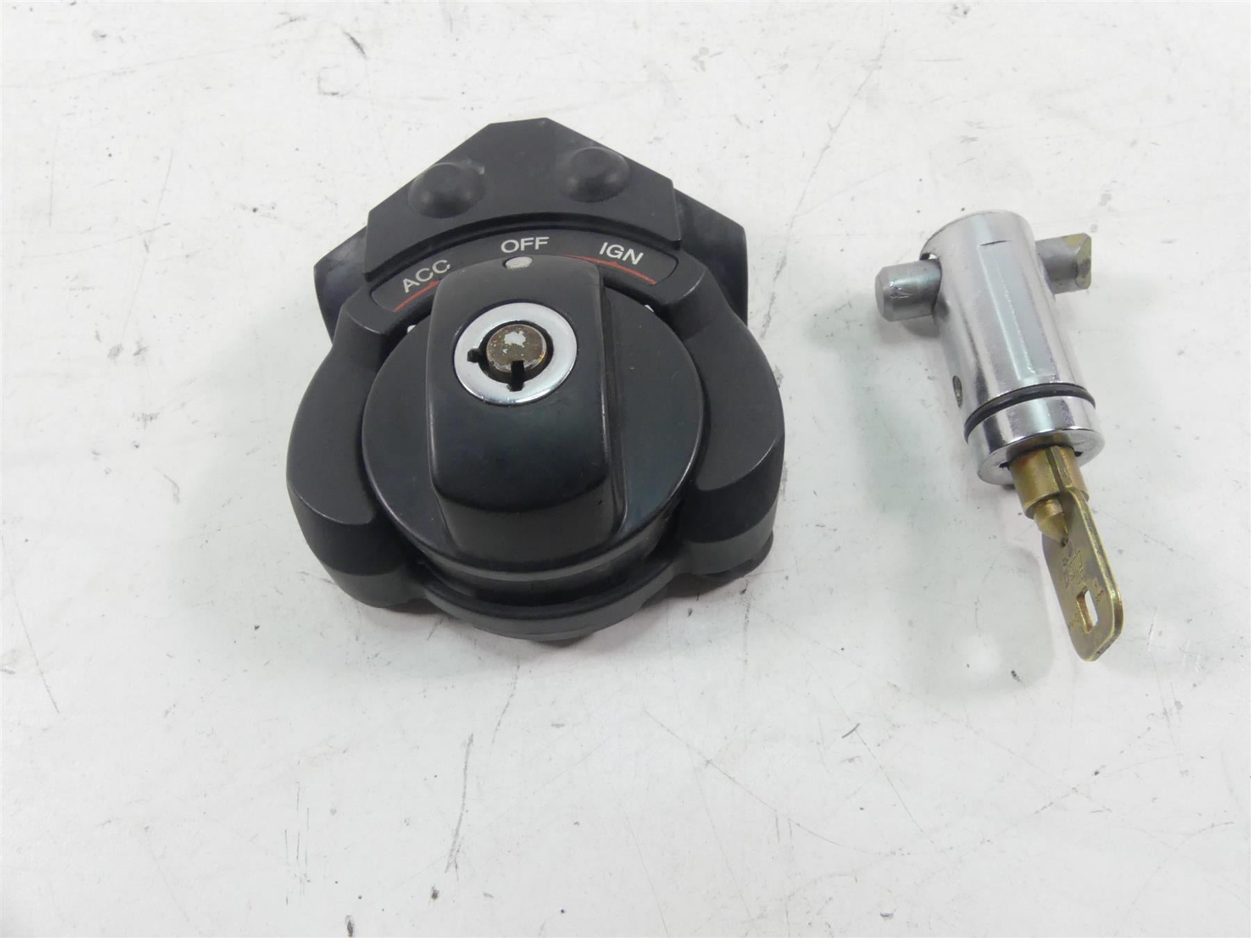 2013 Harley VRSCDX Night Rod Special Ignition Switch Key Lock Set 70020-05 {{ shop.shopifyCountryName }} - Mototech271