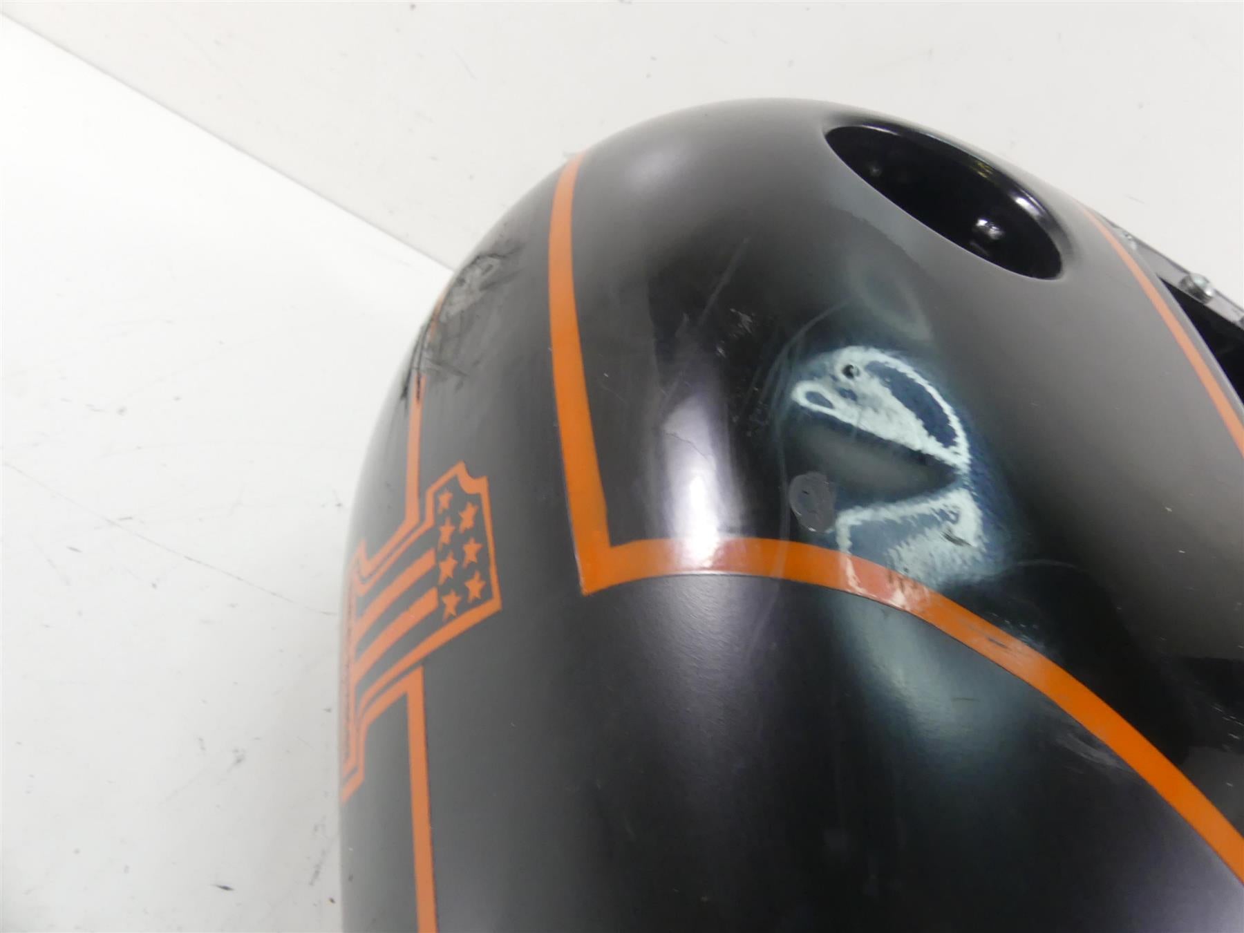 2015 Harley FXDF Dyna Fat Bob Fuel Gas Petrol Tank Reservoir - Read 61000705 {{ shop.shopifyCountryName }} - Mototech271